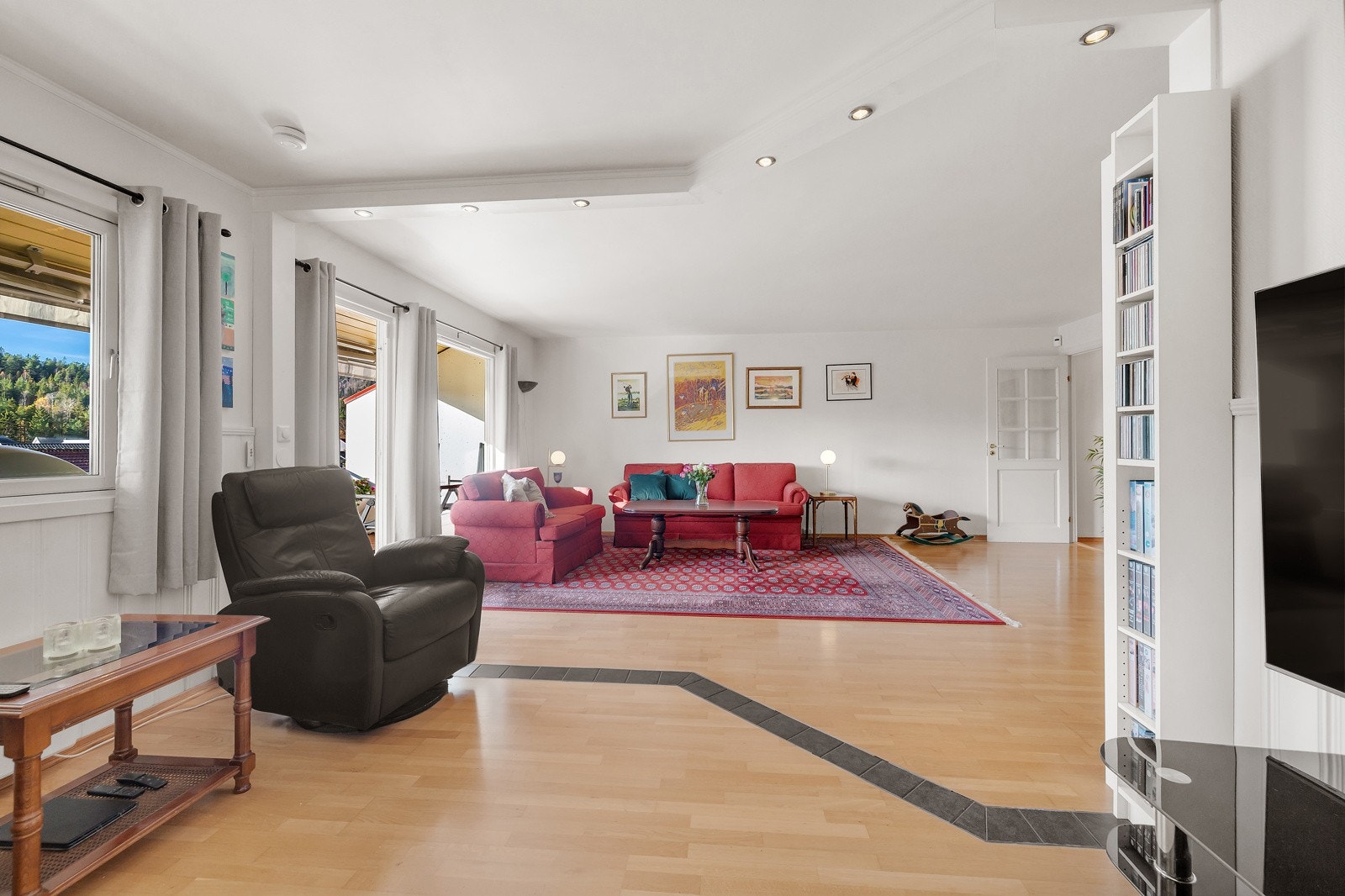 Del av stuen har tidligere vært et ekstra soverom, se alternativ planskisse Galleribilde