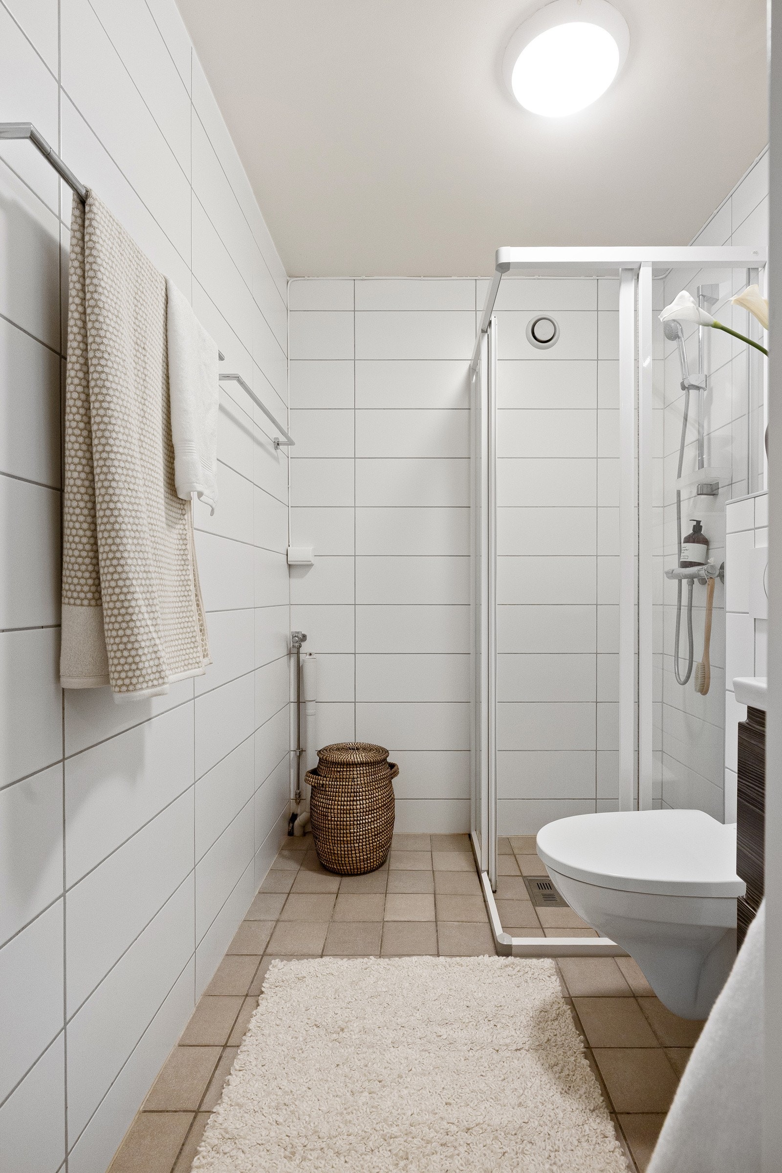 Badet ble oppgradert i 2016 ifølge alder på sluk. Galleribilde