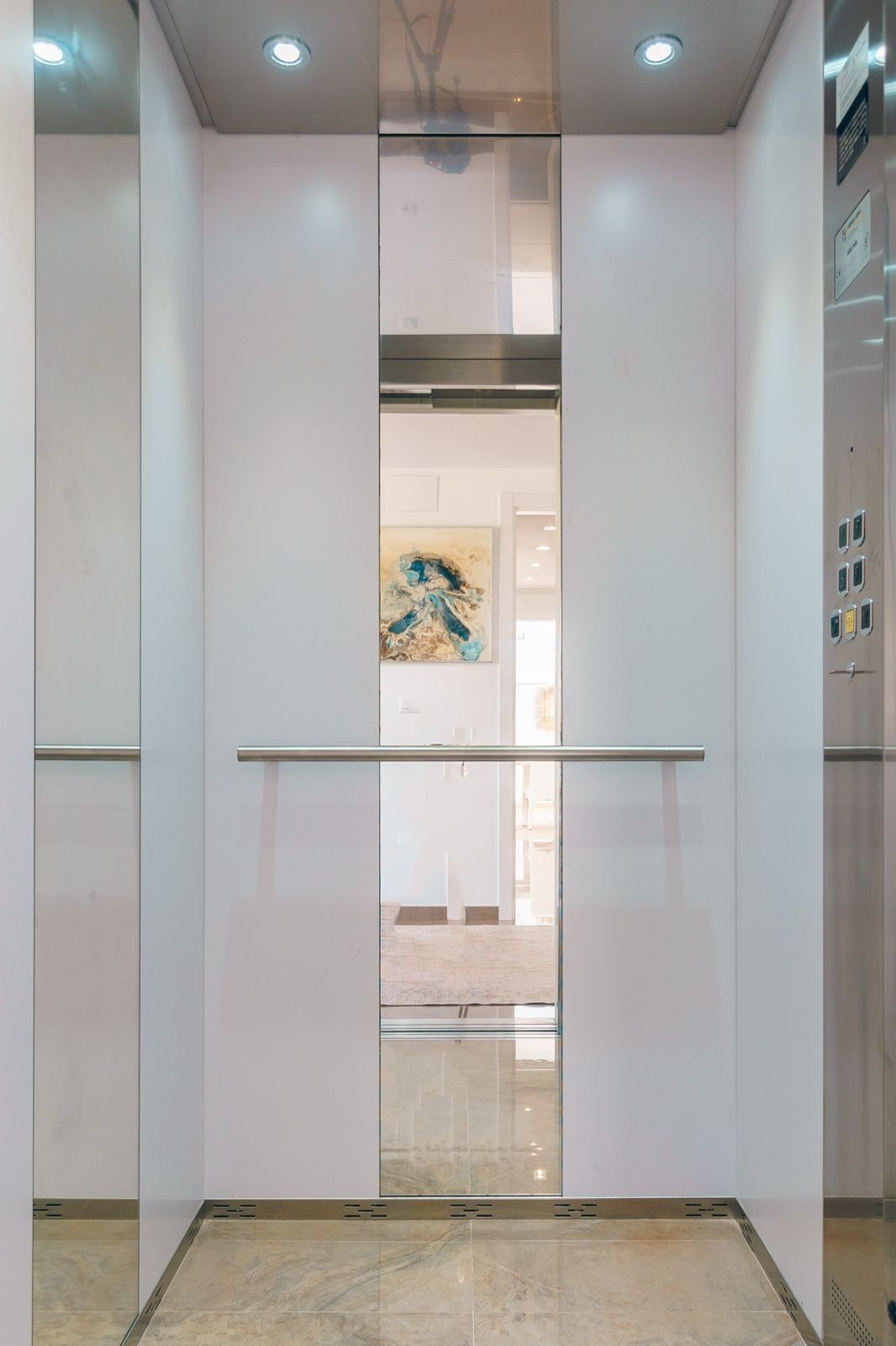 Heis fra garasjen helt opp til takterrassen Galleribilde