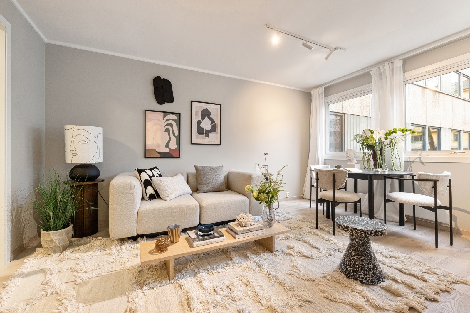 Velkommen til Tidemands gate 31 - Her har vi gleden av å presentere en moderne leilighet med svært populært og etterspurt beliggenhet, rett ved Vestkanttorget. Galleribilde