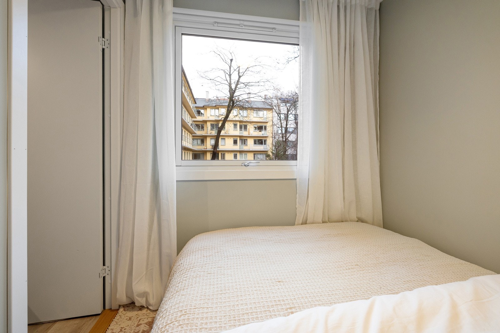 Vinduene i leiligheten er fra 2009. Galleribilde