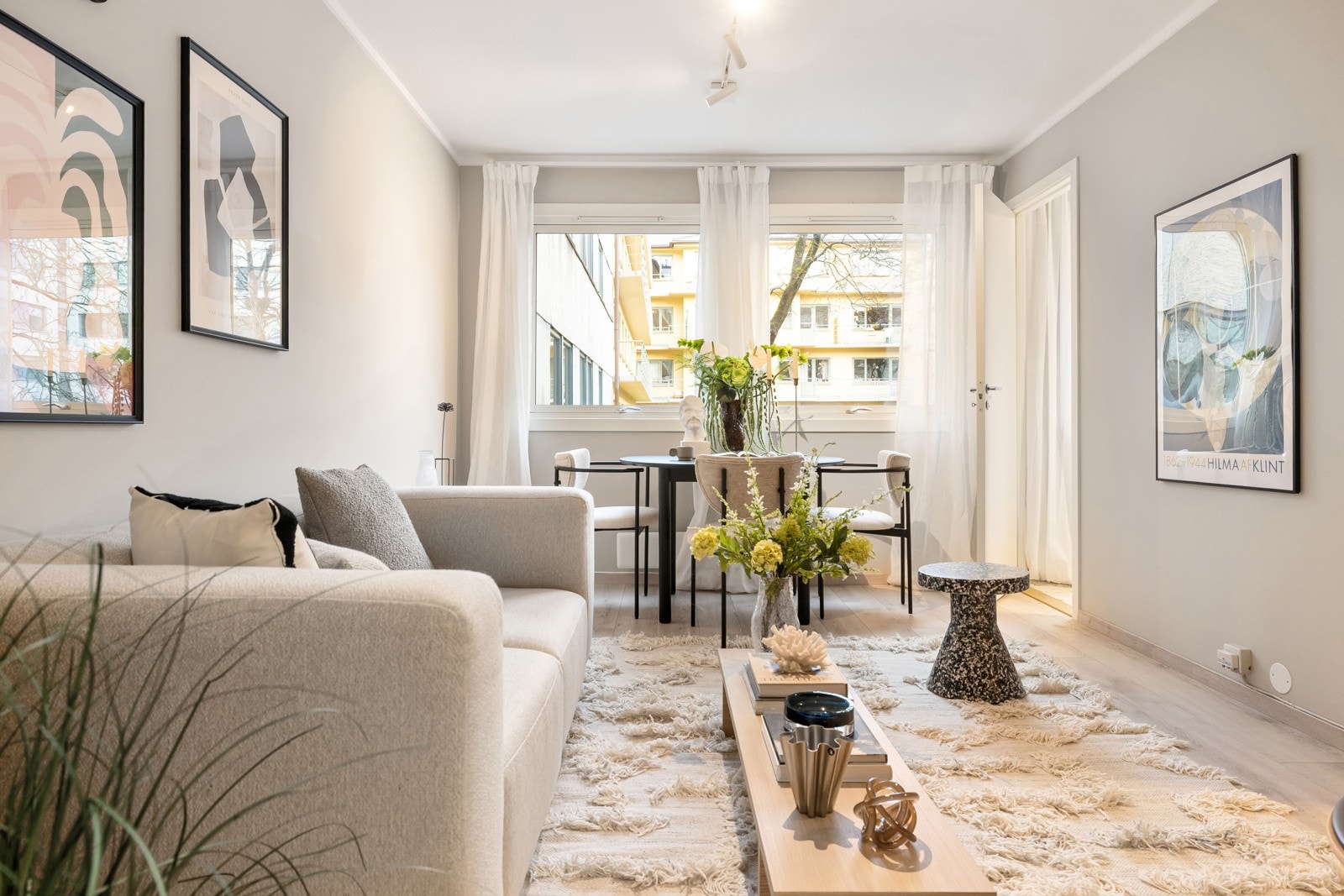 Det er videre plass til spisebord. Galleribilde