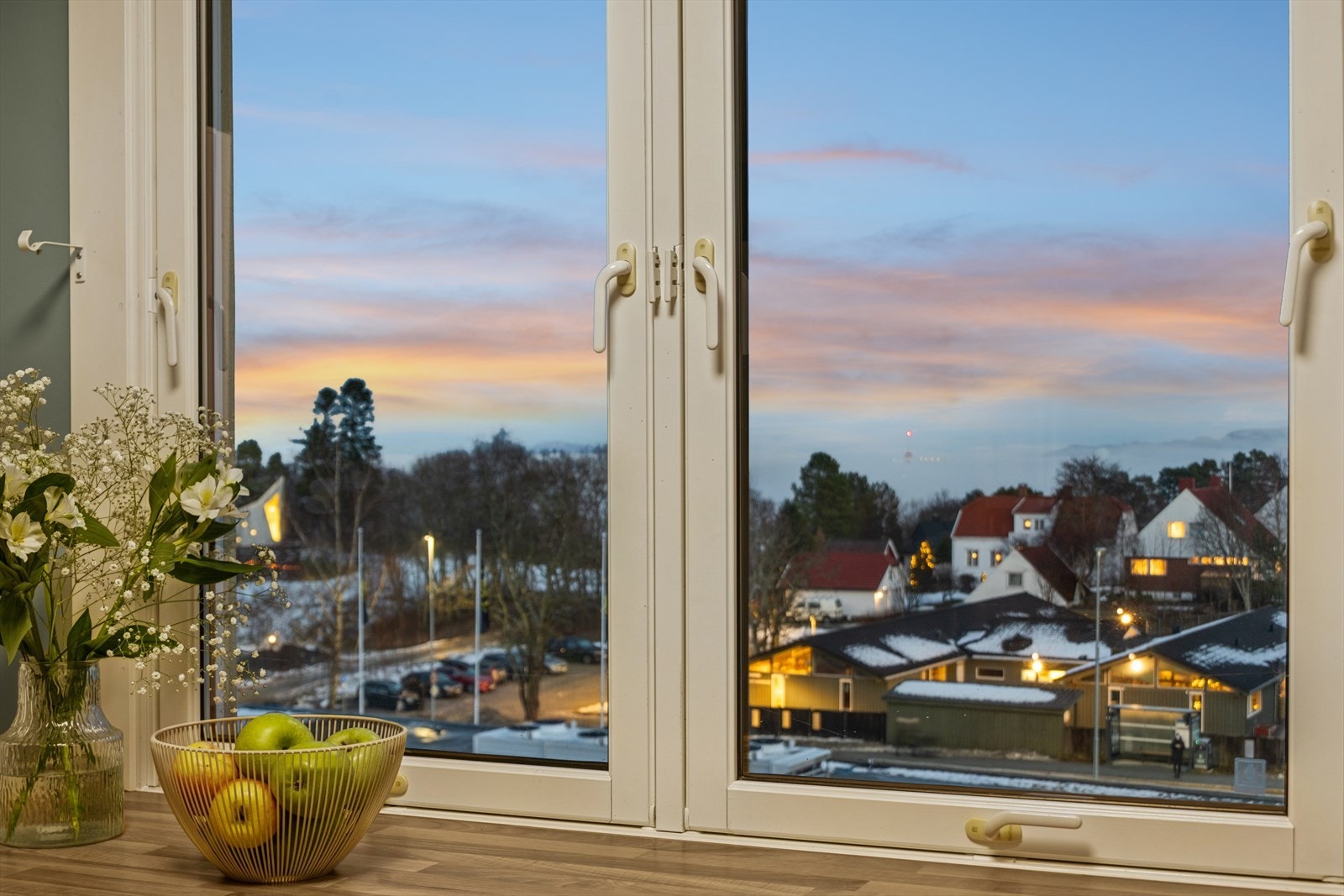 Flotte utsiktsforhold fra flere plasser i leiligheten. Galleribilde