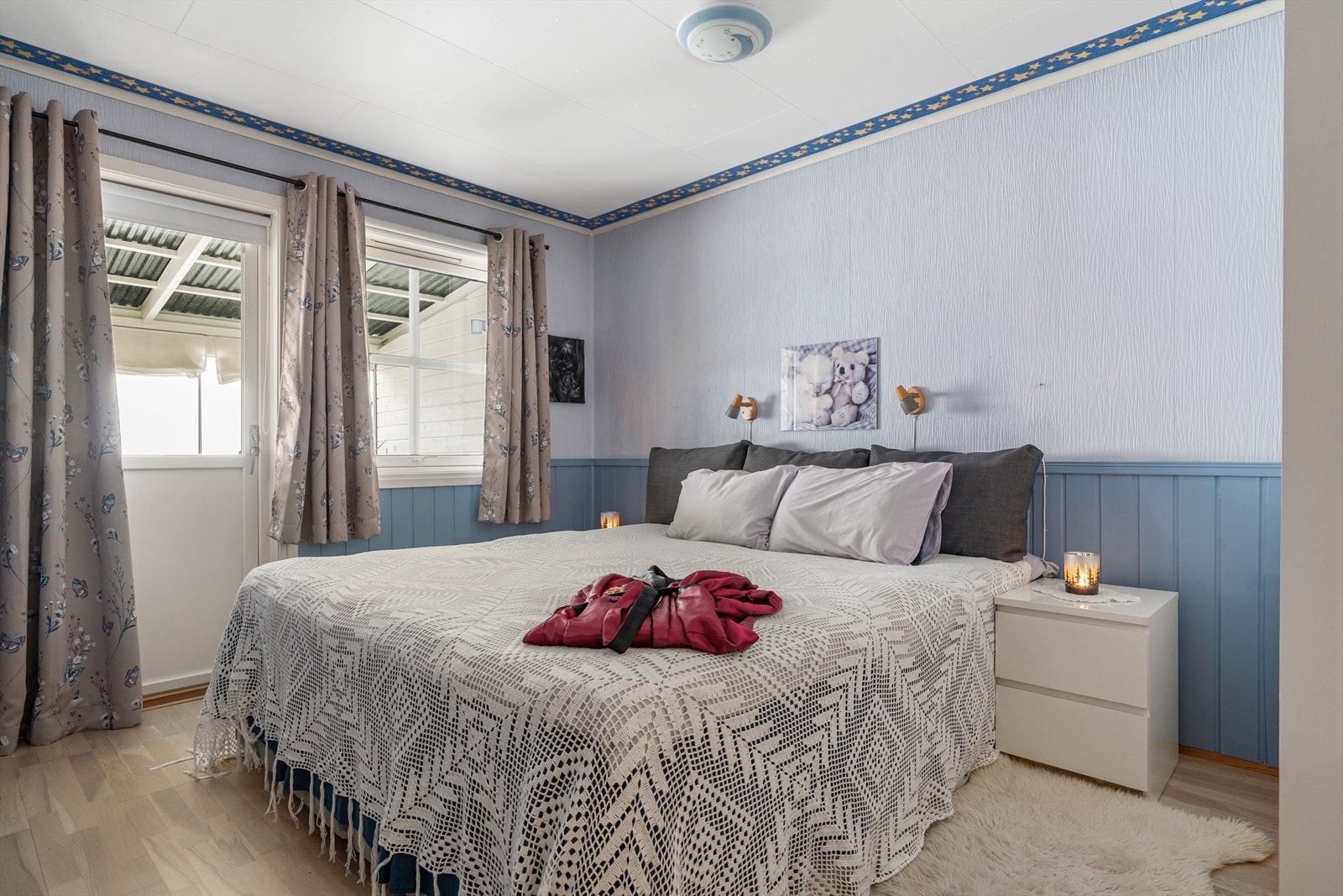 Romslig hovedsoverom på 11,4 kvadratmeter Galleribilde