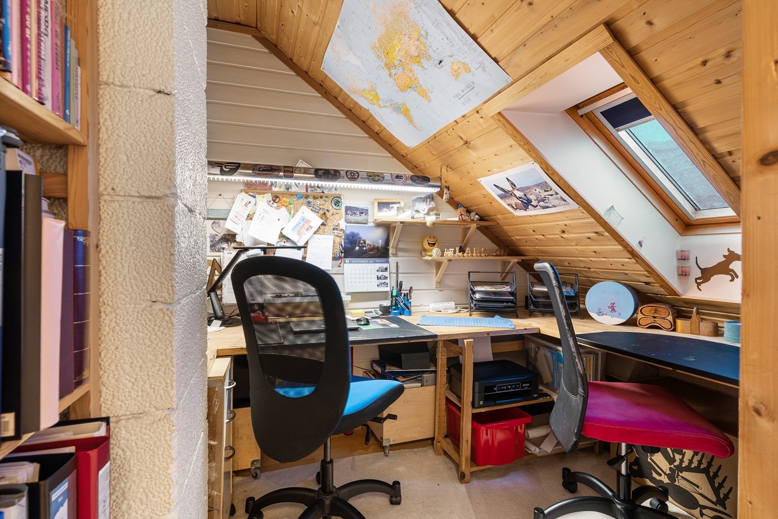 Potensielt soverom i loftsetasjen benyttet som kontor, ca. 6 kvadratmeter Galleribilde