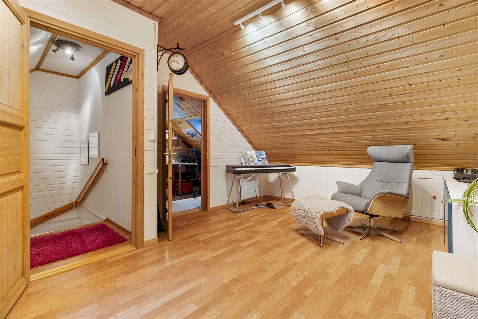 Praktisk og romslig loftstue på ca. 13 kvadratmeter Galleribilde