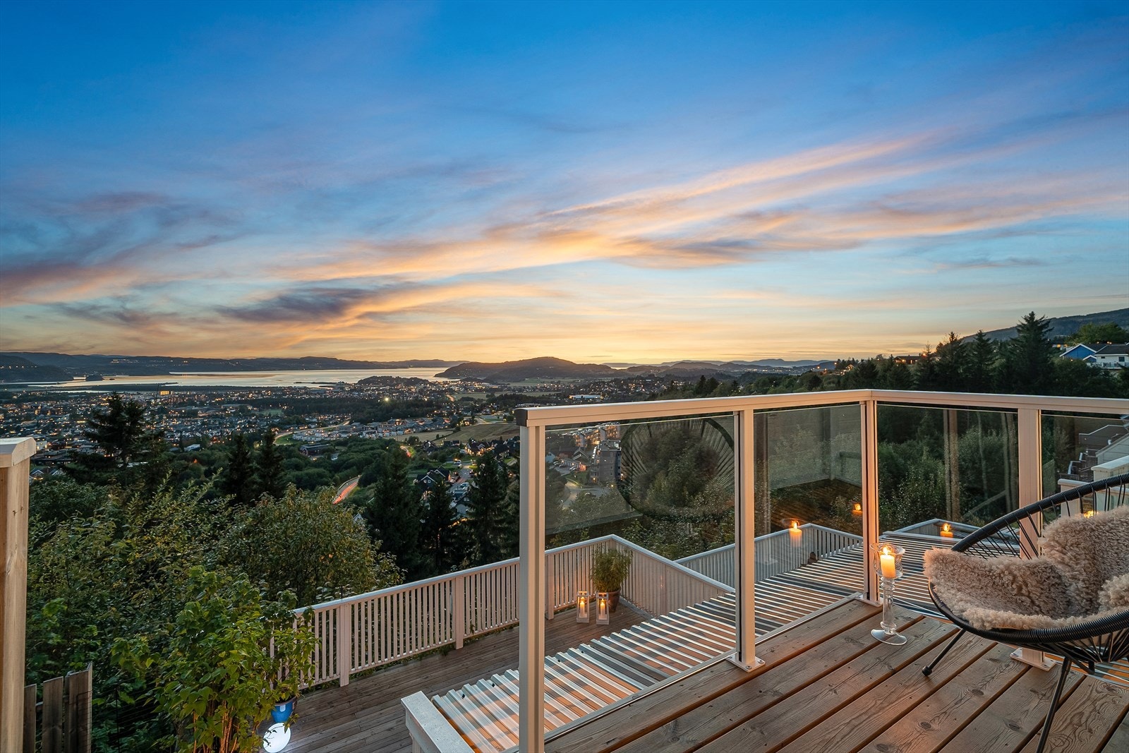 Flere bygningsdeler er modernisert i nyere tid, blant annet uteområdene hvor man har flere soner og oppholdsplasser Galleribilde