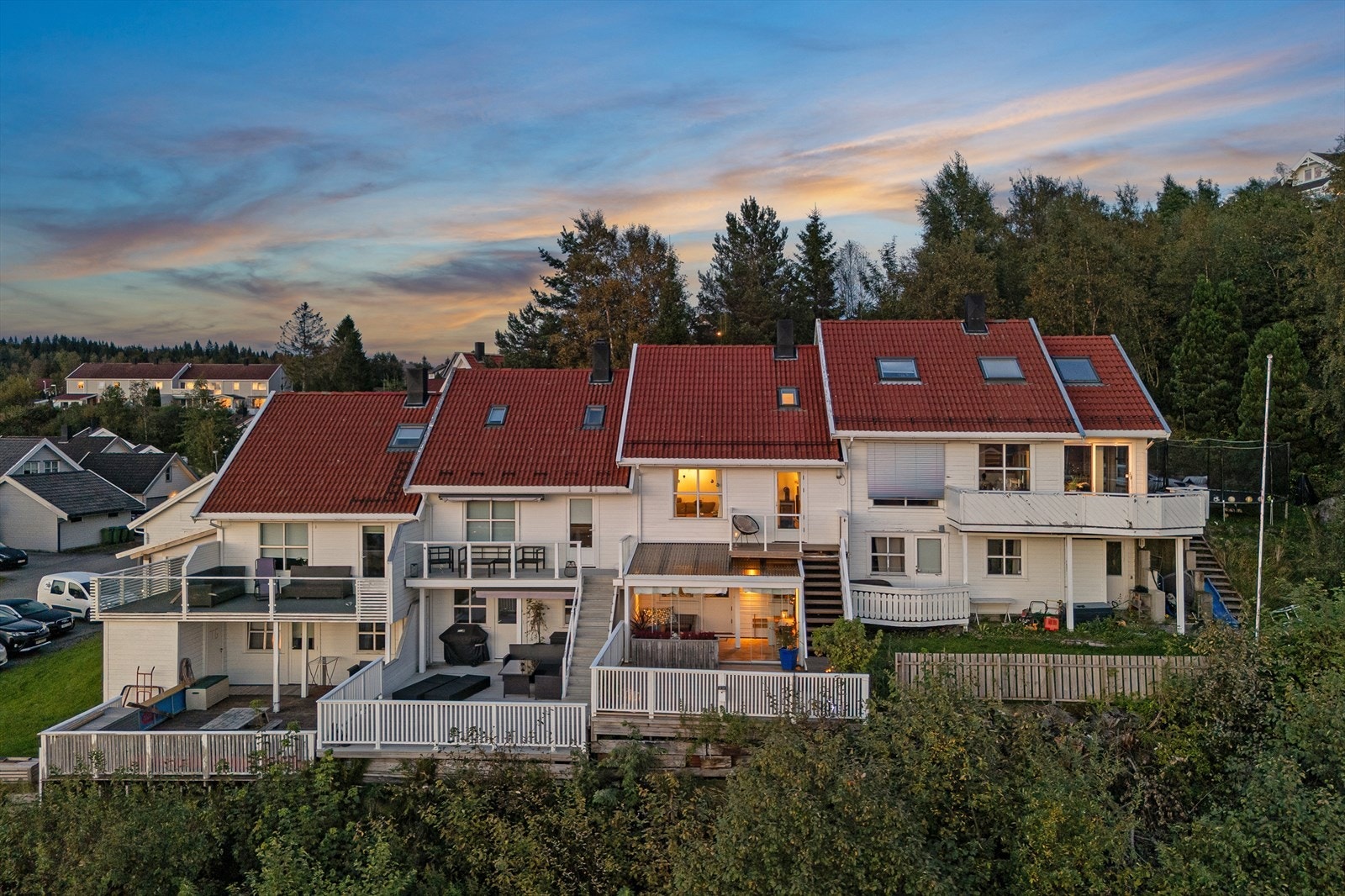 Husbymarka er etterspurt og populært og her får du veletablerte omgivelser med kort vei til marka, idrettsanlegg, golfbane m.m. Galleribilde