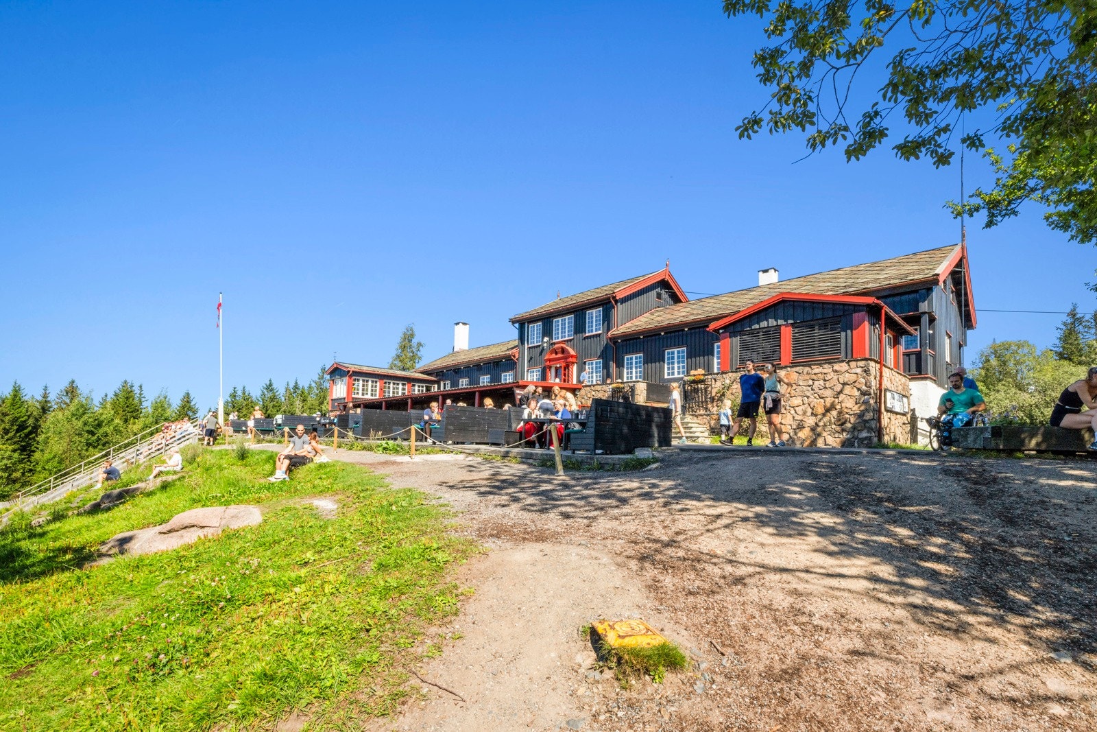 Boligen har en fantastisk beliggenhet med umiddelbar nærhet til marka. På toppen av Grefsenkleiva ligger populære Grefsenkollen restaurant. Galleribilde