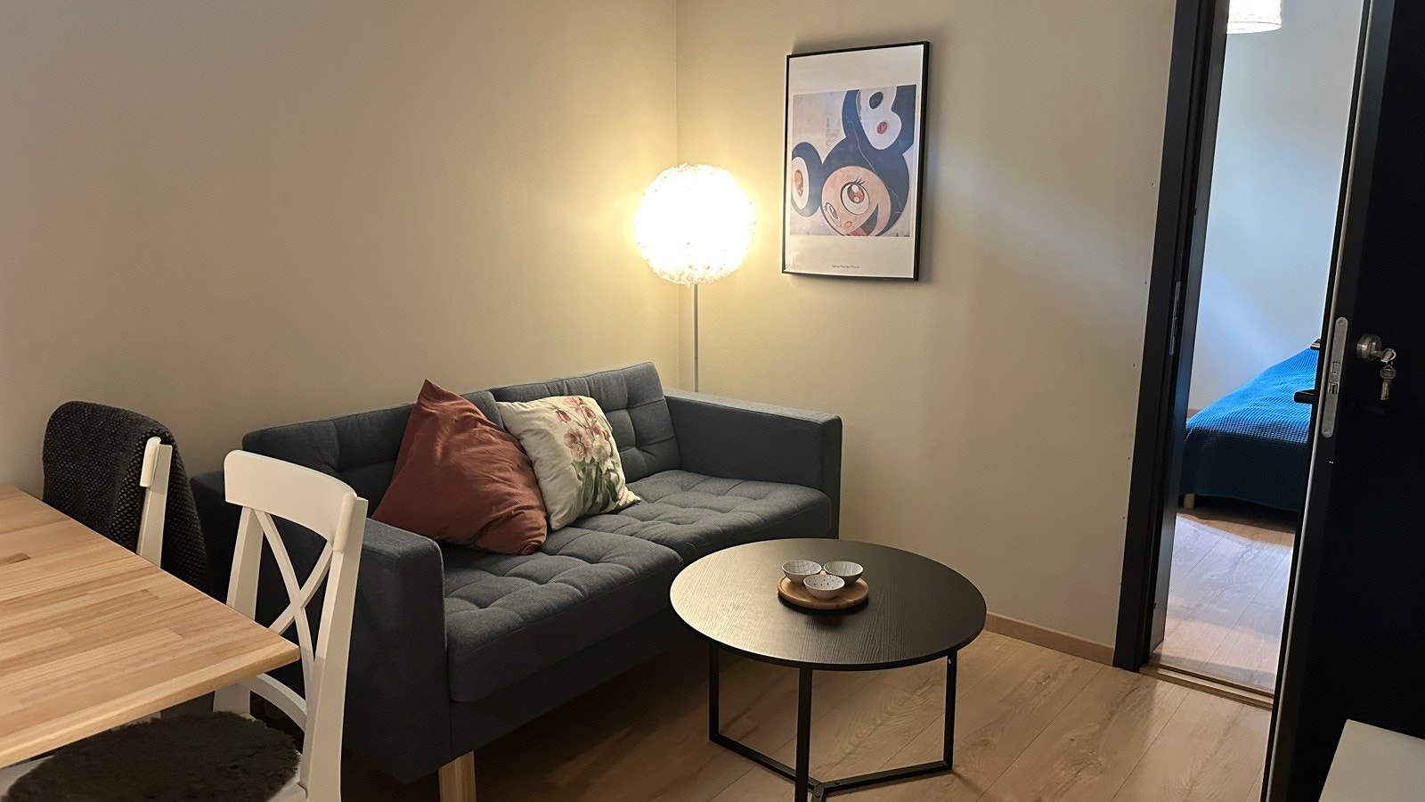 Kjelleretasjen fremstår som lys og delikat og har god takhøyde på 237 cm. Galleribilde