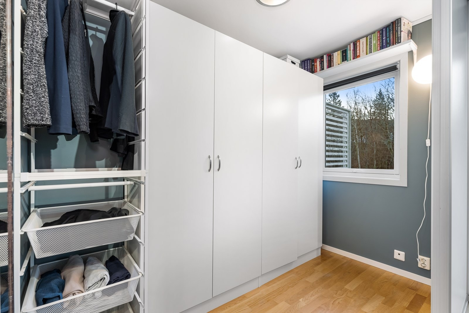 Walk-in garderobe. Galleribilde