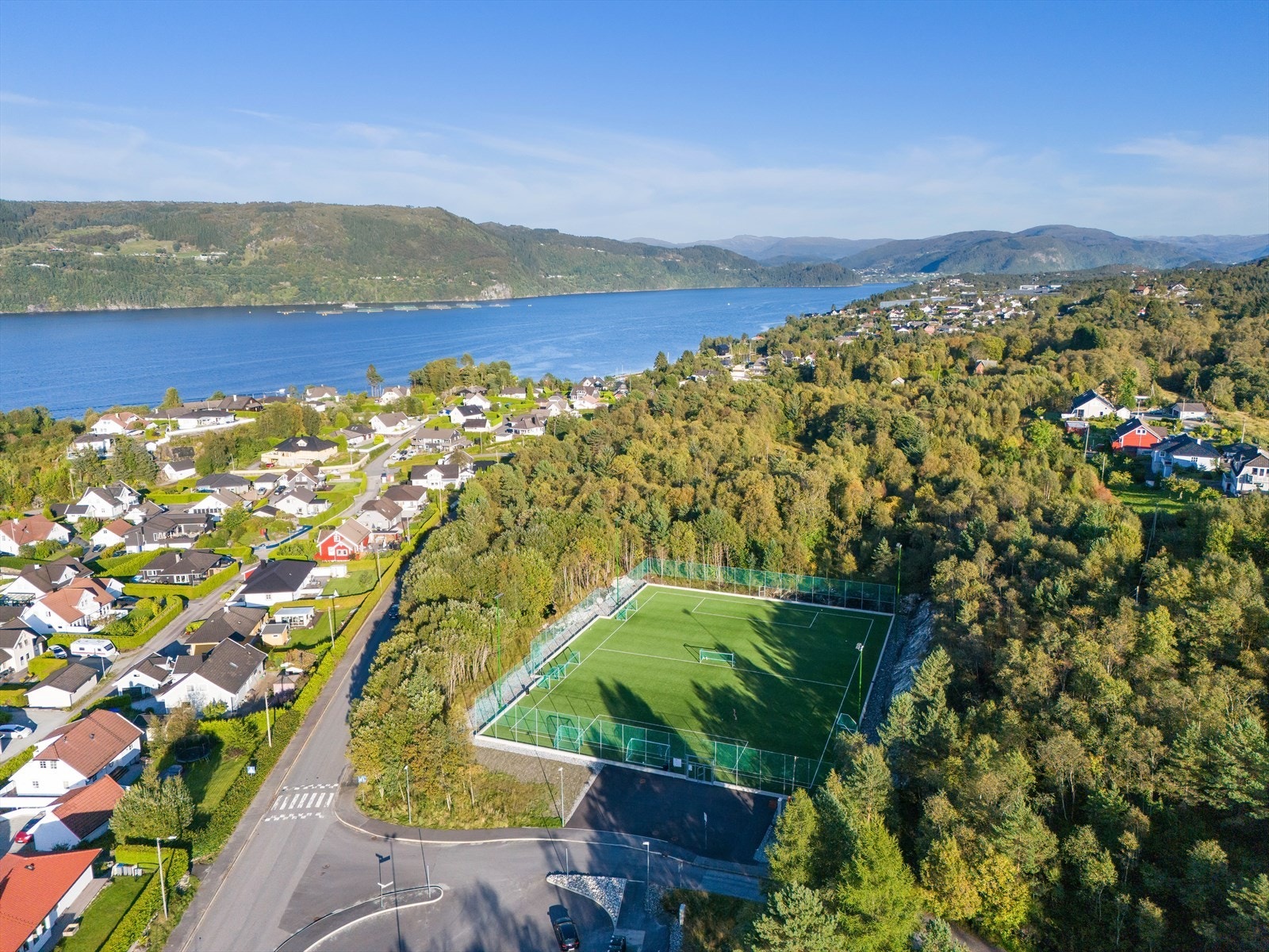 Rett bortenfor finner man en nydelig fotballbane. Galleribilde