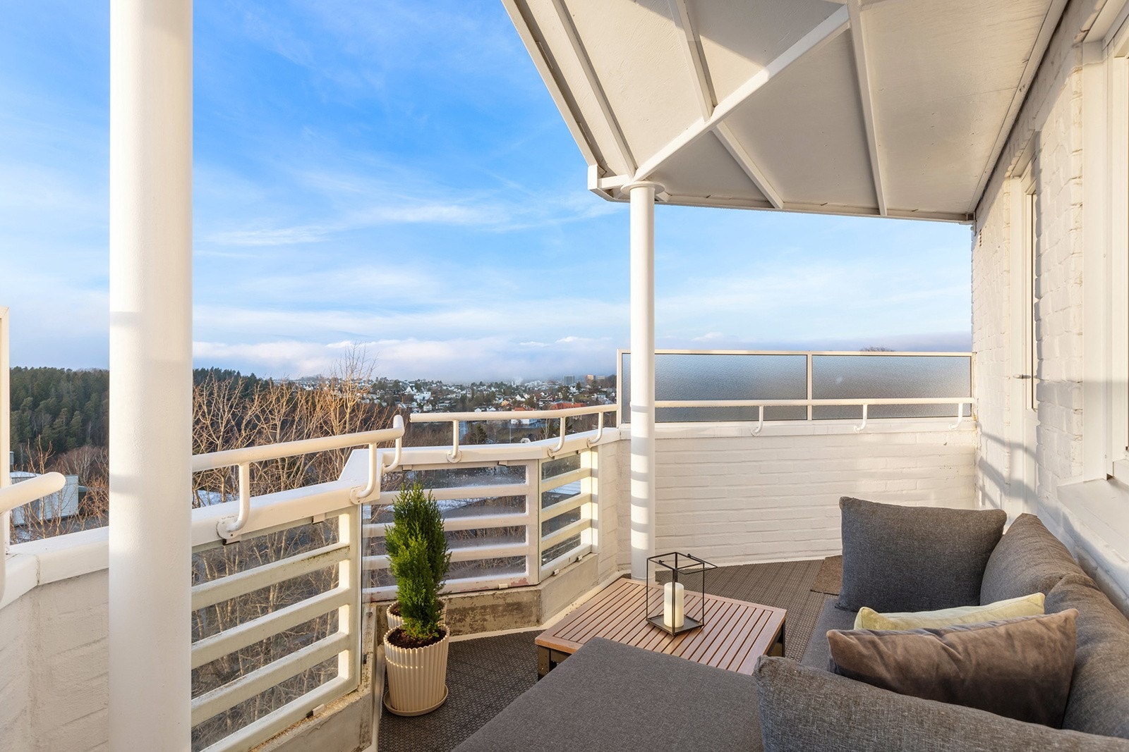 Solrik balkong Galleribilde