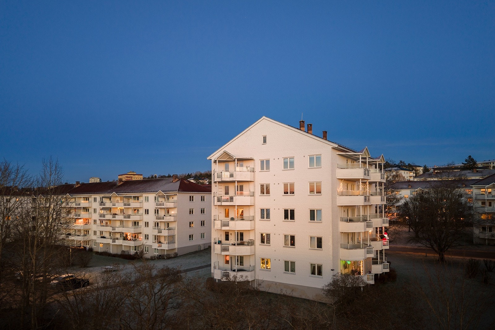 Fasade i solnedgang. Galleribilde