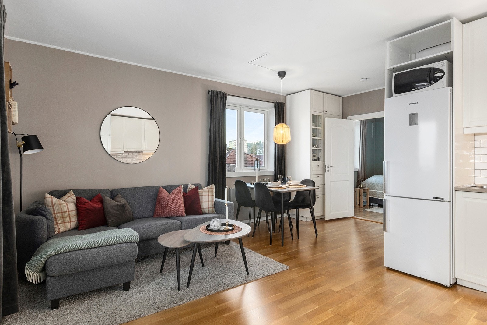 Stuen ble malt i 2022 og fremstår med et moderne og delikat uttrykk Galleribilde