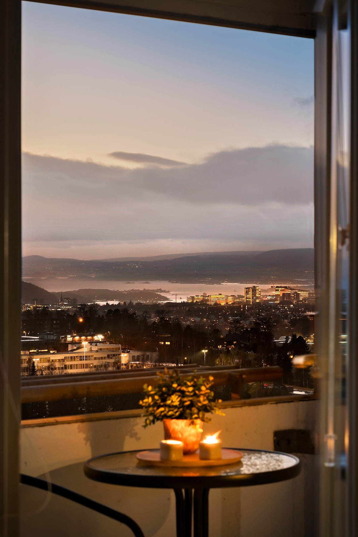 Stemning på balkongen Galleribilde