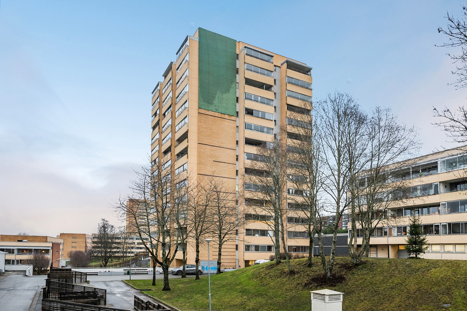 Leiligheten ligger i byggets 12. etasje med flott utsikt. Galleribilde