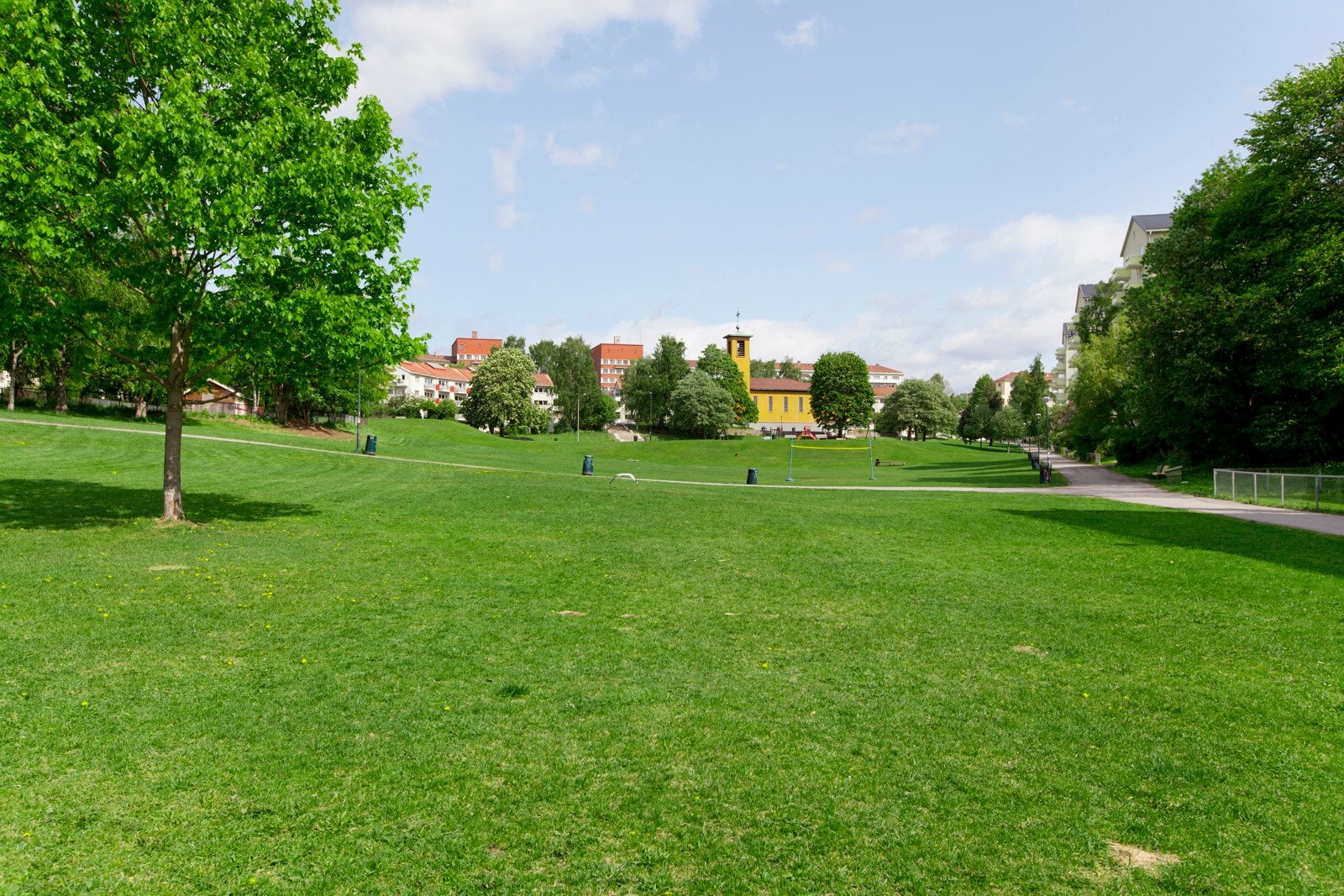Iladalen med sine flotte grøntområder. En kort spasertur unna finner du også St. Hanshaugen park og Sofienbergparken Galleribilde