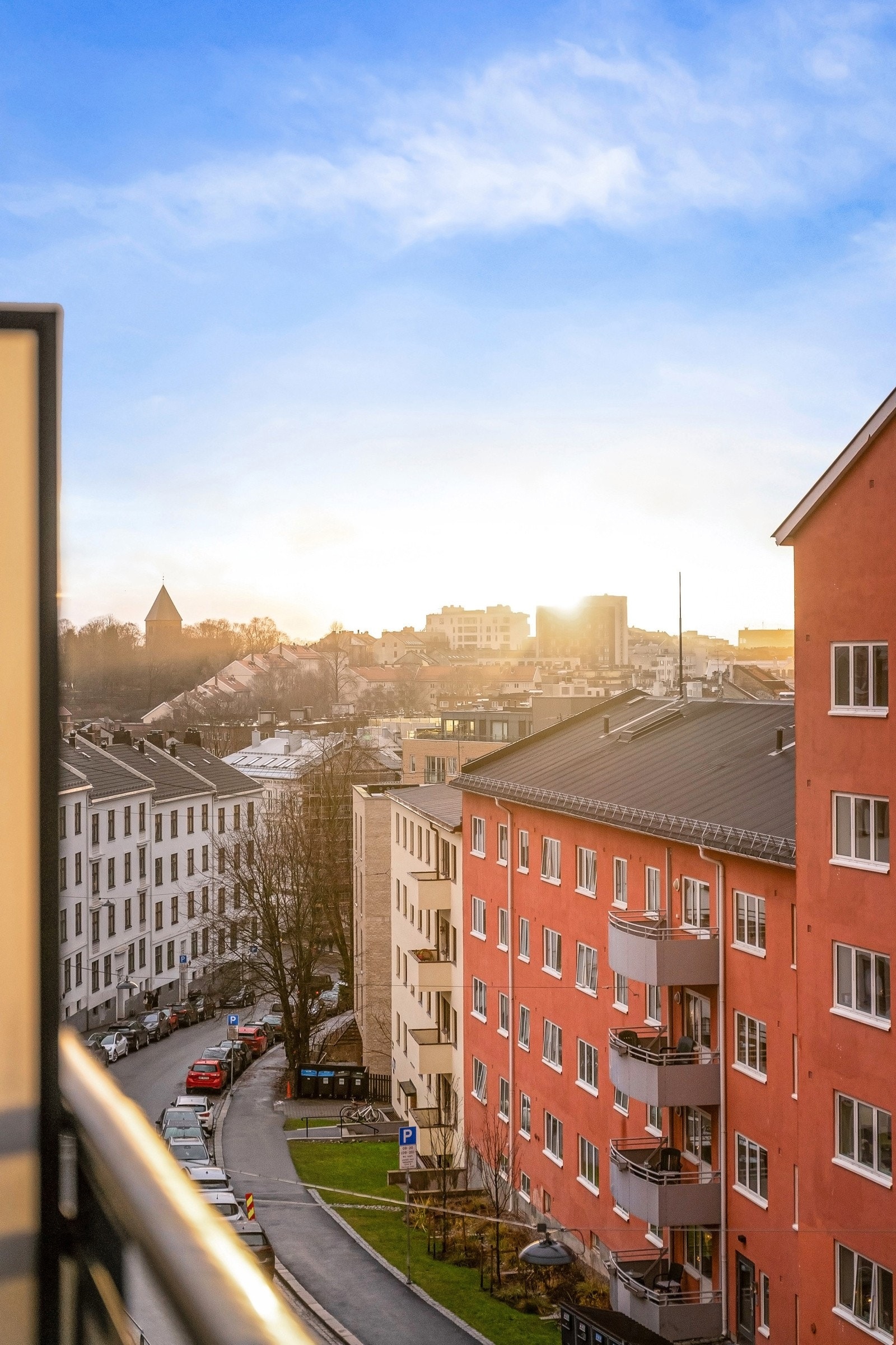 På balkongen er det tillatt med elektrisk- eller gassgrill Galleribilde