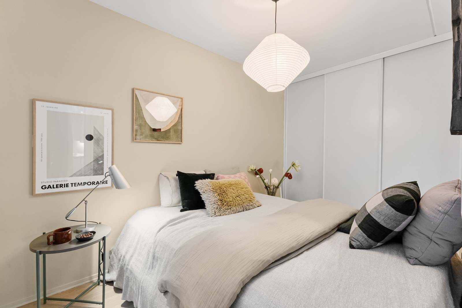 Har du behov for ytterligere oppbevaring er det stor garderobe i yttergang, og god plass i leilighetens bod Galleribilde