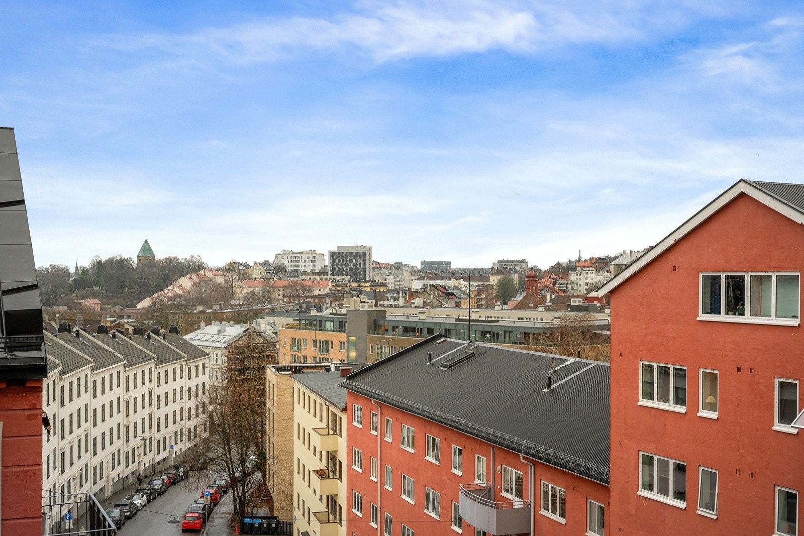 Utsyn over det fine nærområdet fra takterrassen Galleribilde