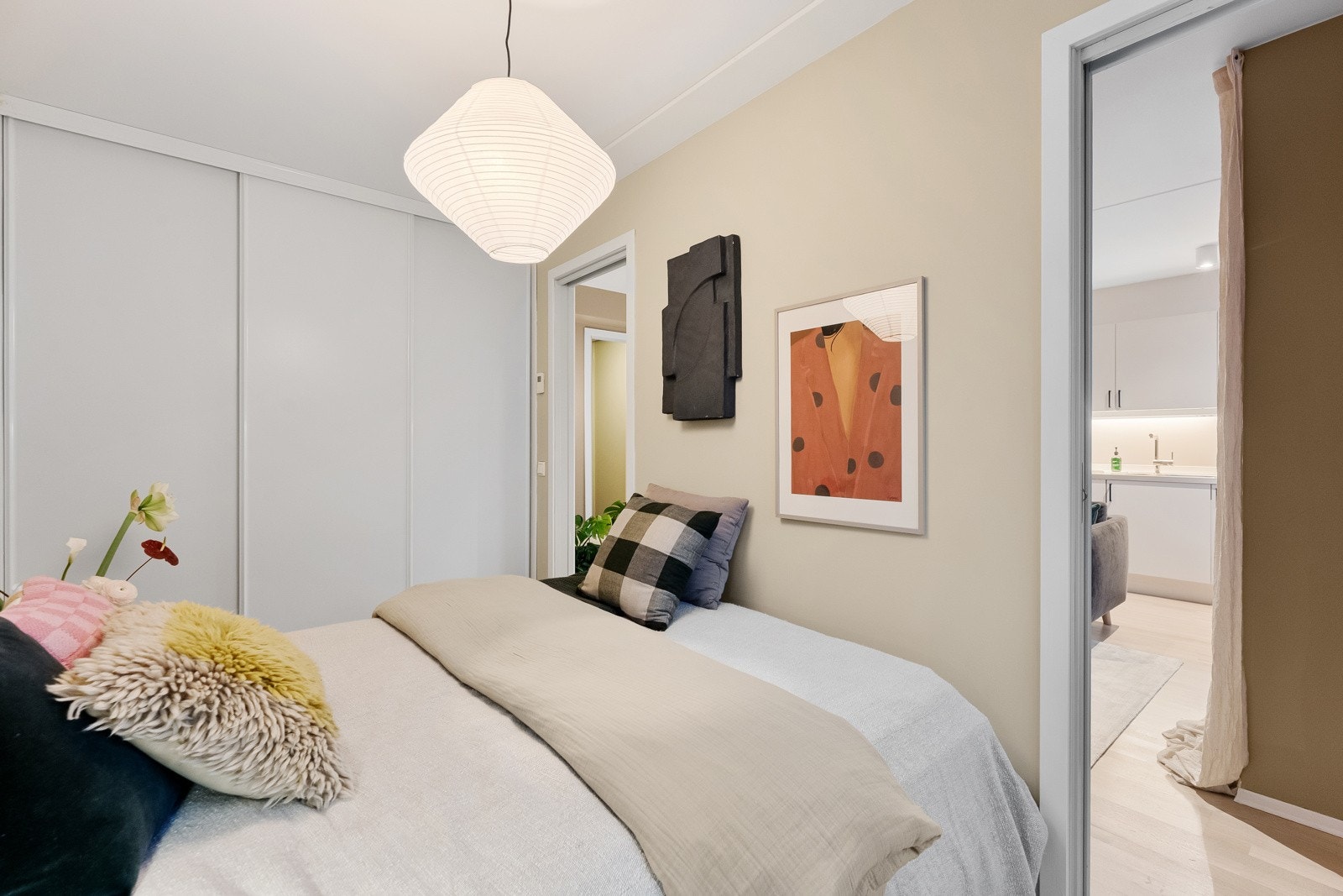 Rommet har i dag 2 dører for inngang, hvor en enkelt kan tettes igjen for en annen romfølelse Galleribilde