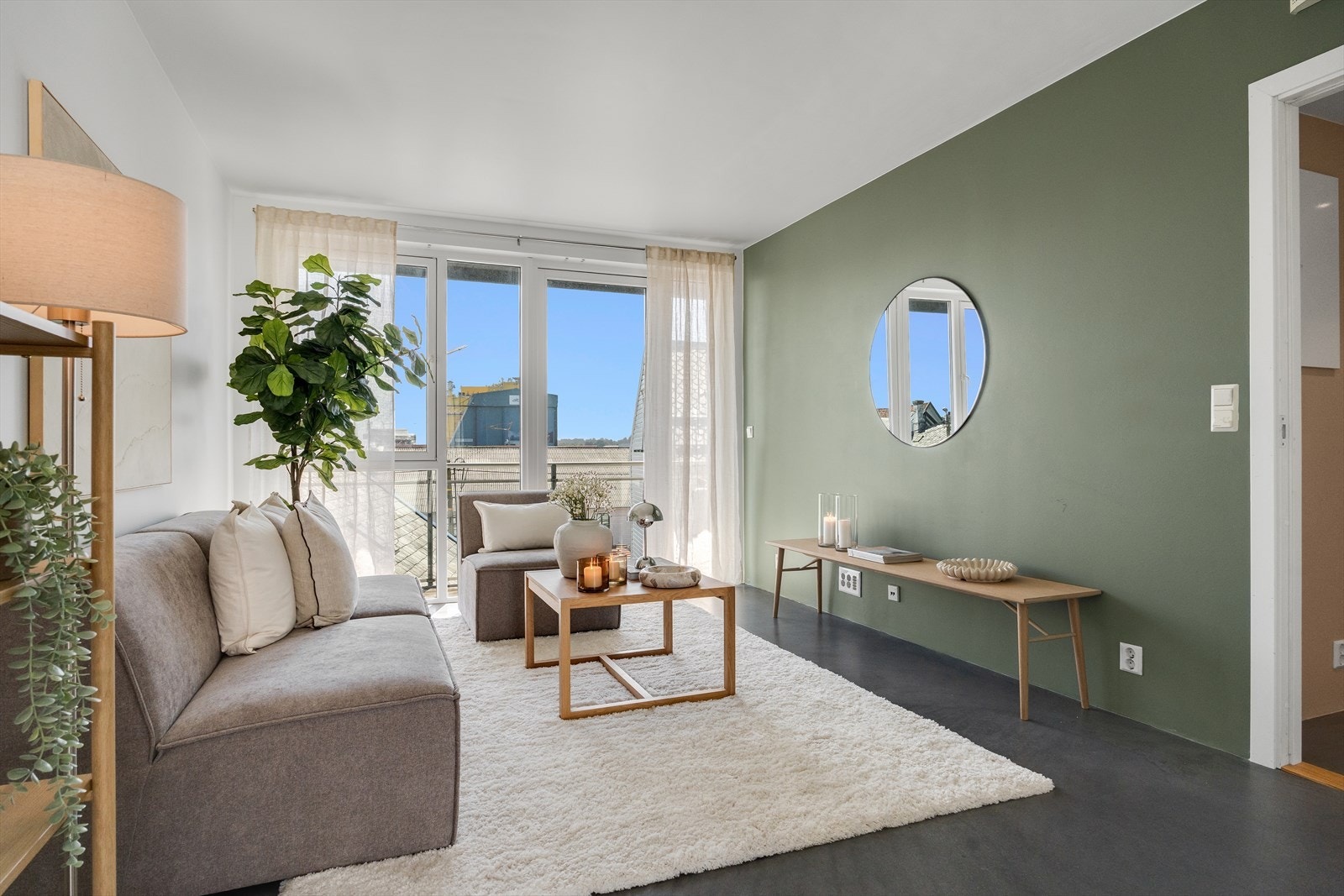 Utgang til balkong fra stuen Galleribilde