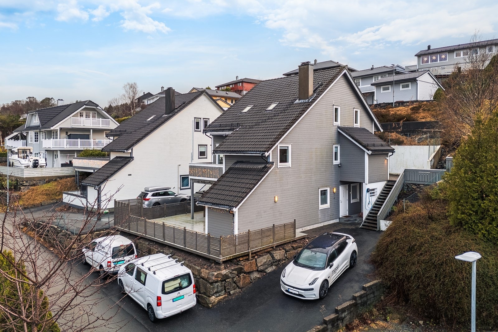 Leiligheten går over to plan med flere uteområder Galleribilde