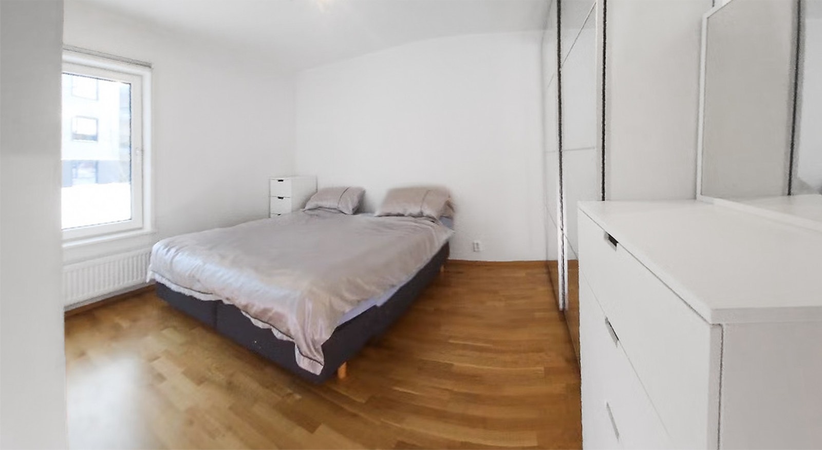 Hovedsoverommet har god plass til dobbeltseng Galleribilde