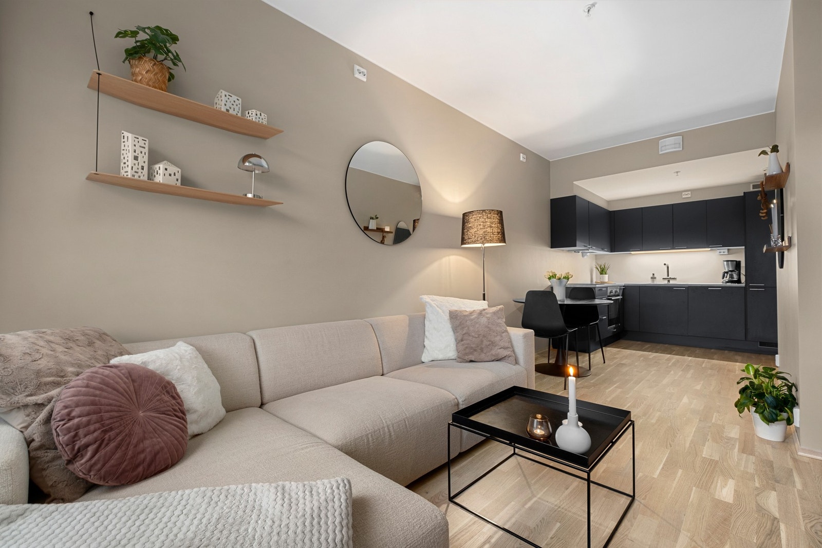 Velkommen til Leksvikgata 1, presentert av Johannes Tømmerås! Galleribilde