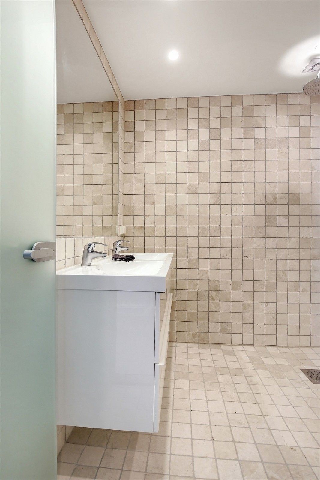 Stort bad med varmekabler i gulv. Galleribilde