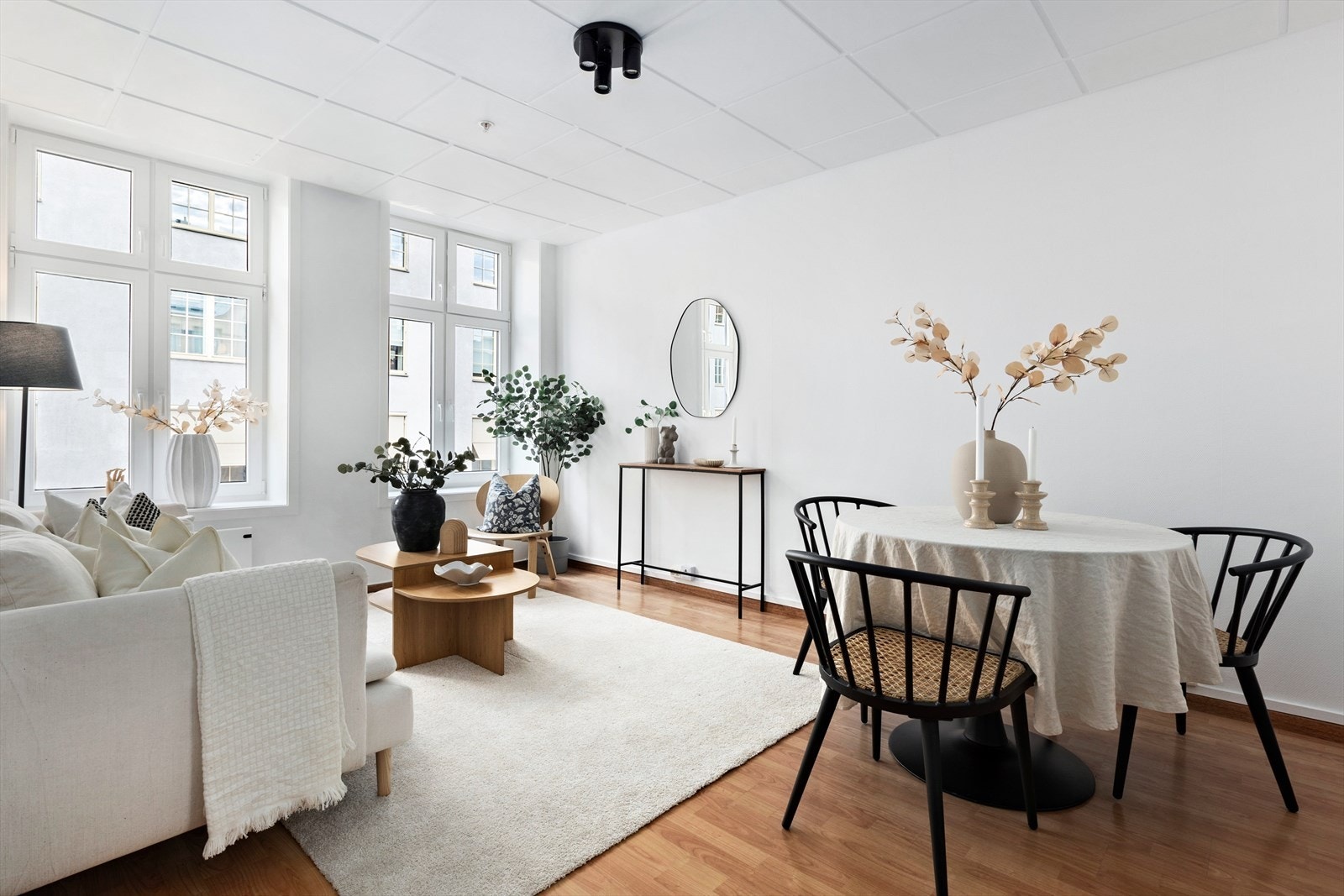 Lys og luftig 2-roms + alkove - Modernisert med nytt kjøkken, baderomsmøblement og maling i 2025 Galleribilde