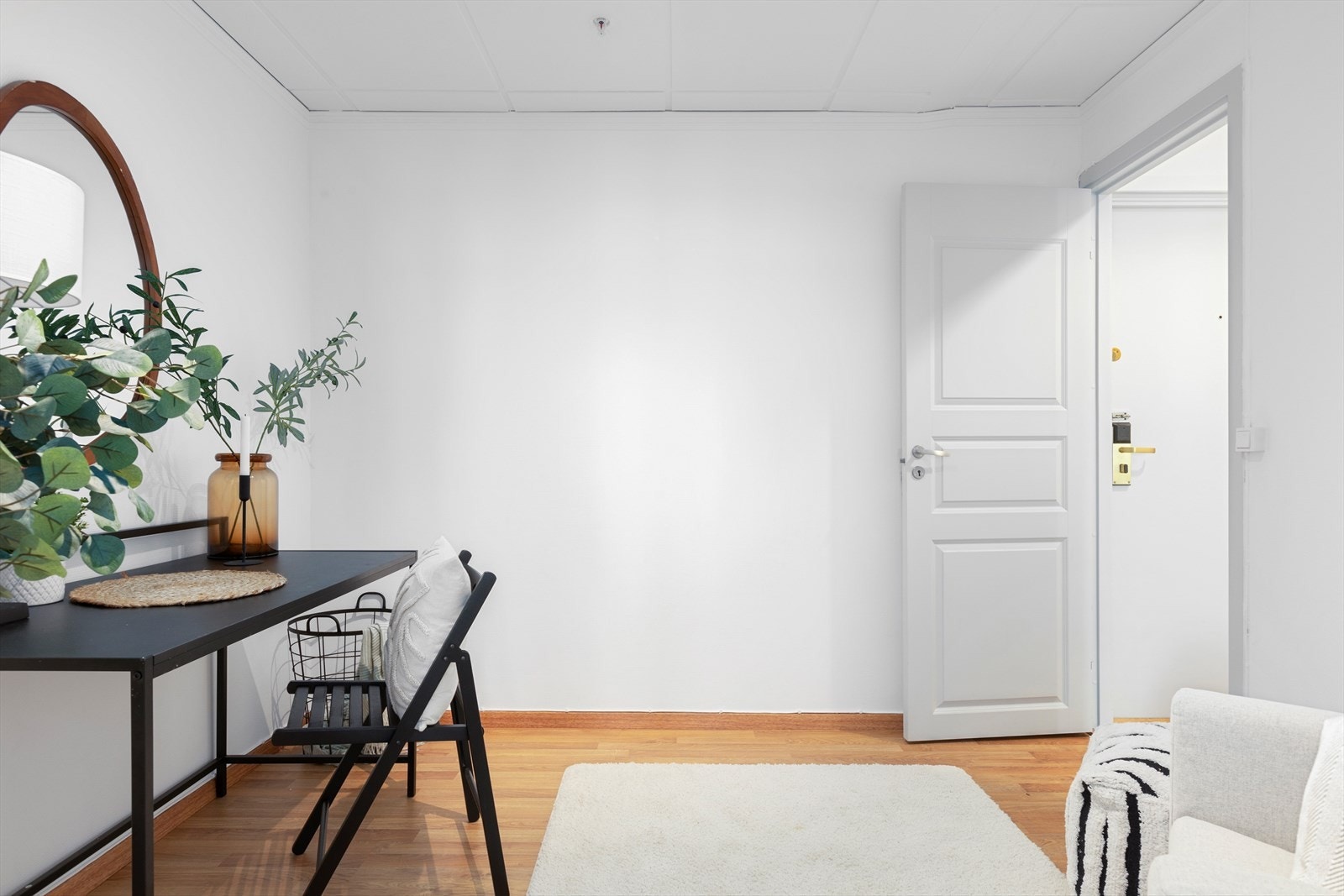 Det ble lagt nytt gulv på alkove, entré og kjøkken Galleribilde