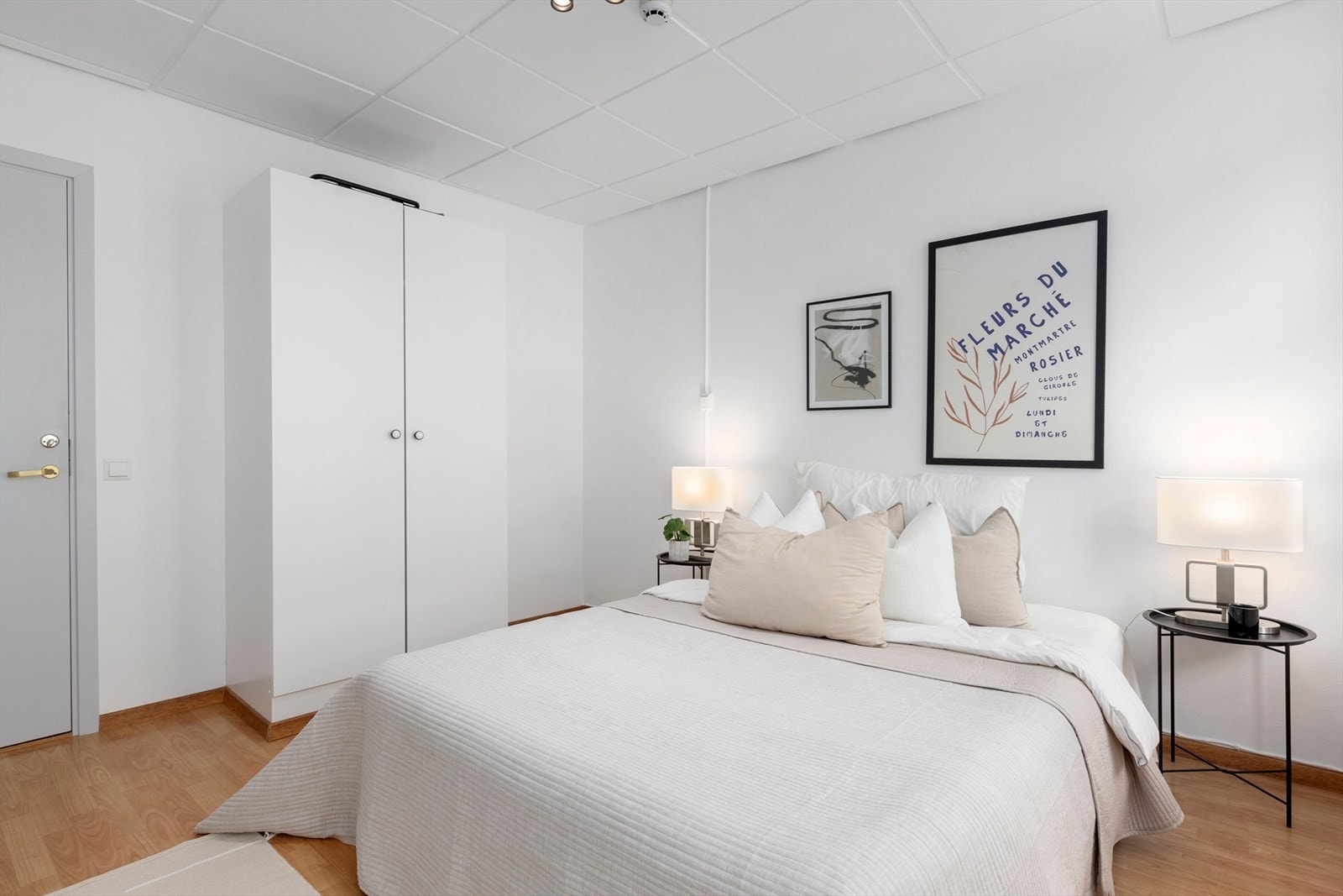 God plass til skap for oppbevaring Galleribilde