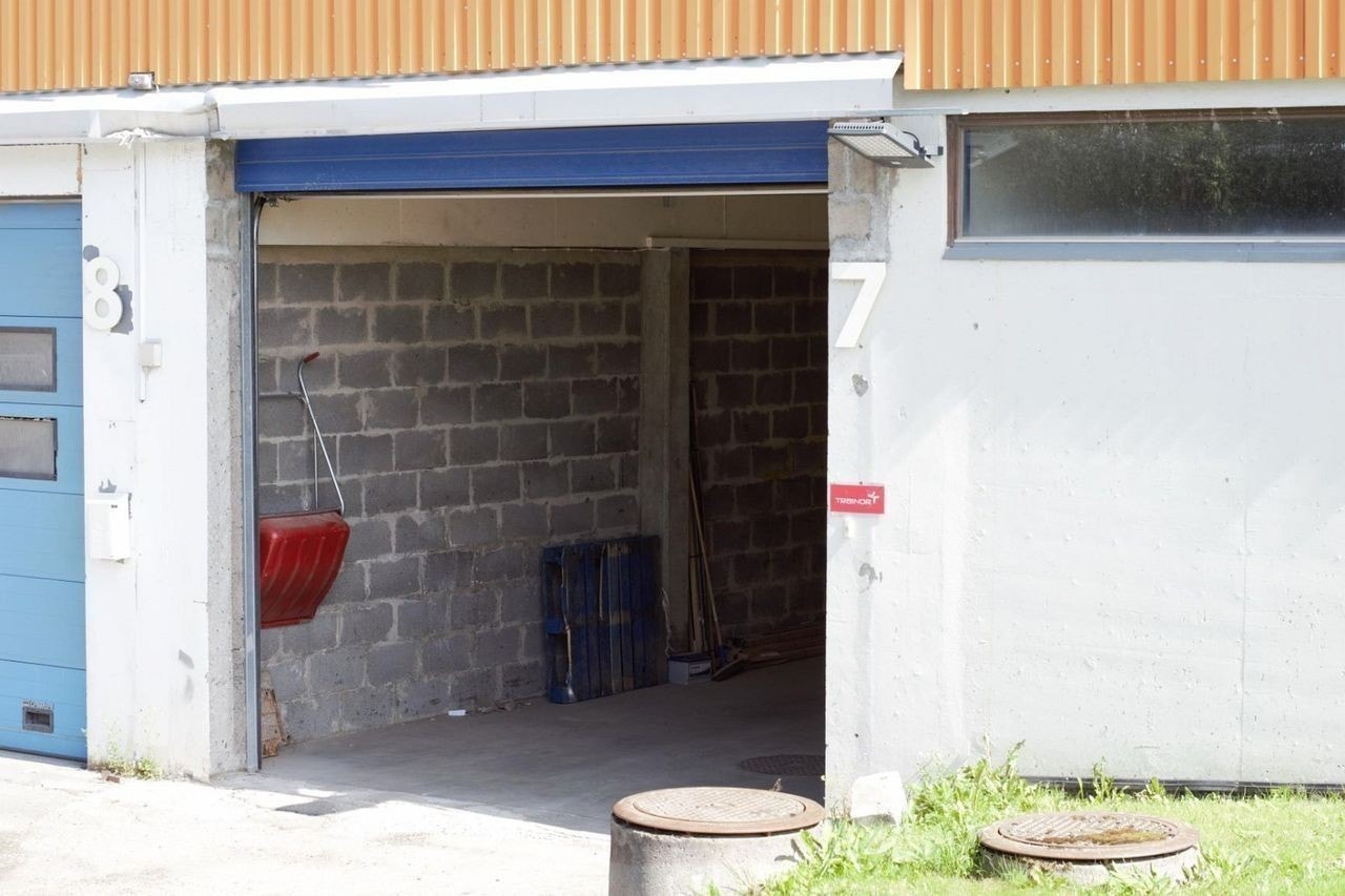 Felles port inn til minilageravdeling i sokkel Galleribilde