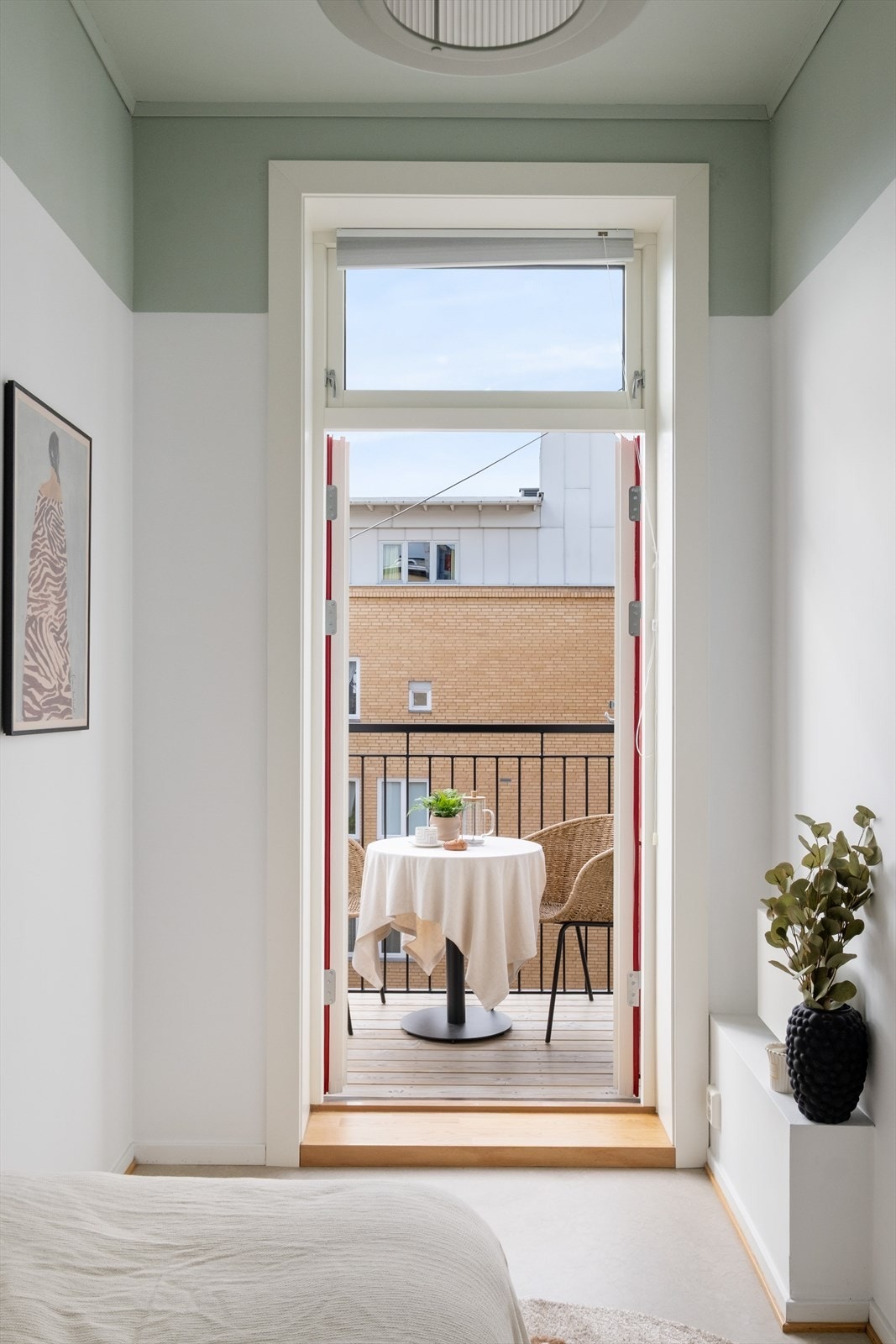 Fra soverom tre er det også utgang til balkong. Galleribilde