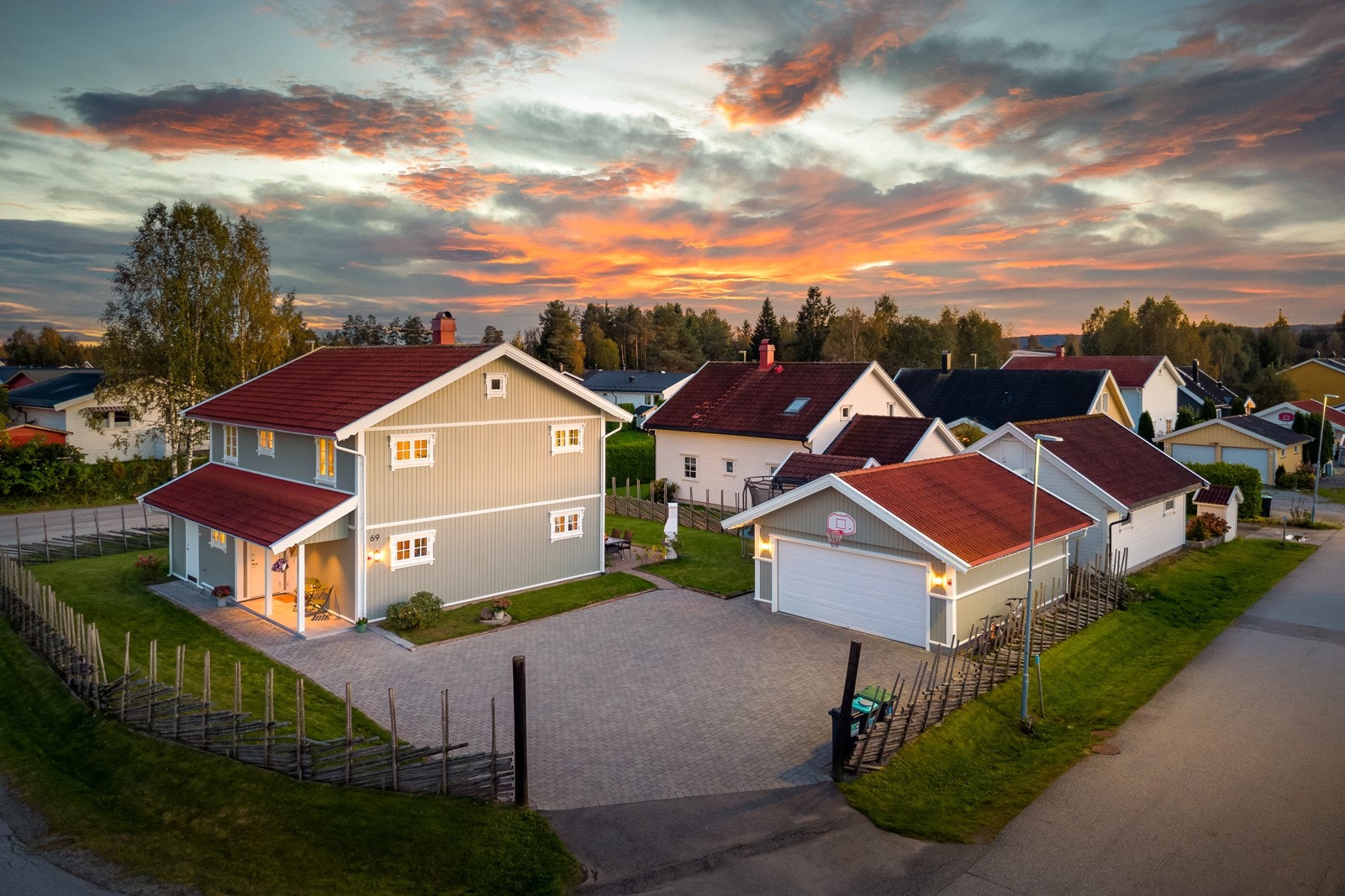 En innbydende og gjennomført familiebolig med alt du trenger i hverdagen! Galleribilde