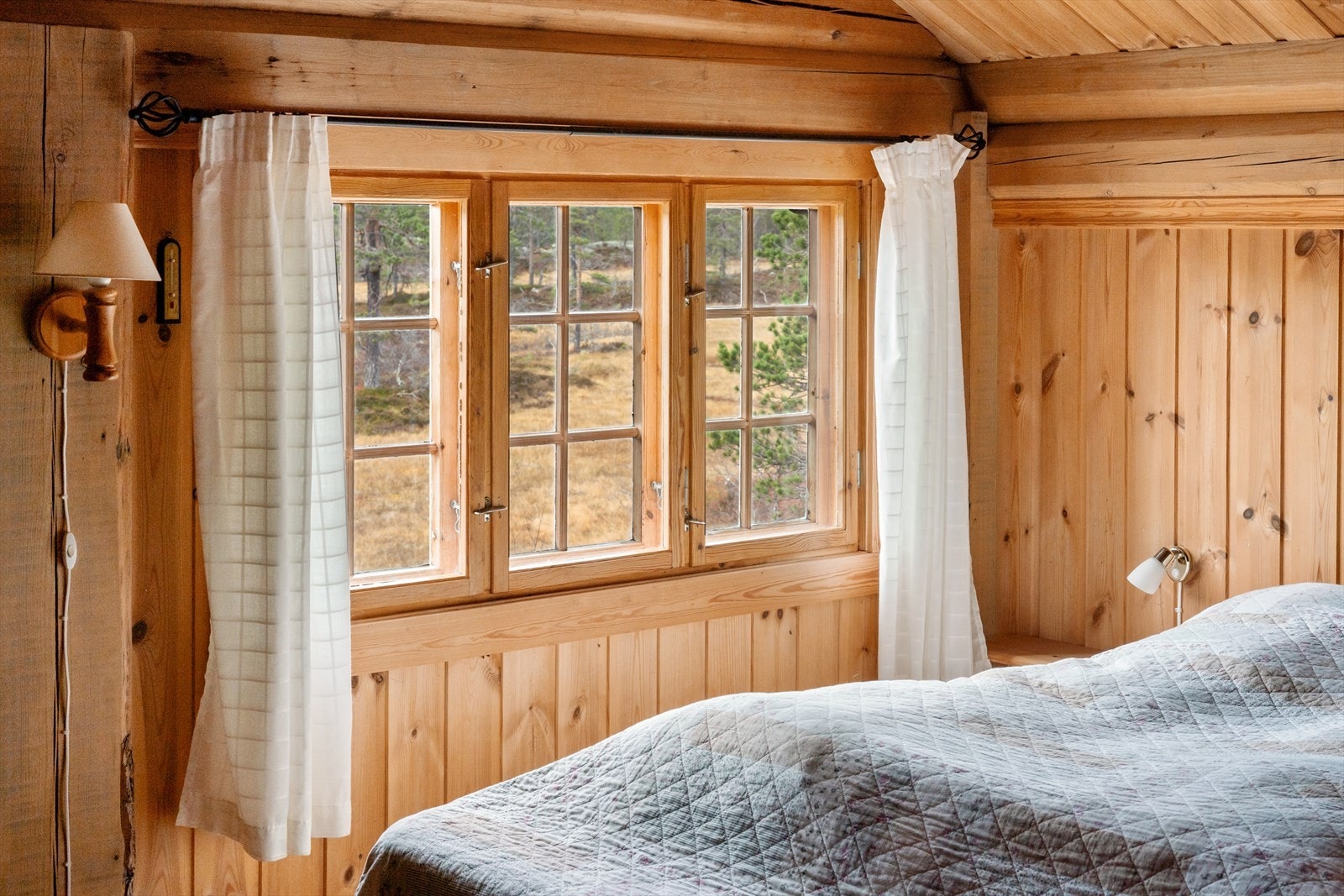 Her kan du våkne opp til frisk fjelluft og den rolige stillheten som preger området, og nyte morgenstunden i en avslappende og fredfull atmosfære. Galleribilde