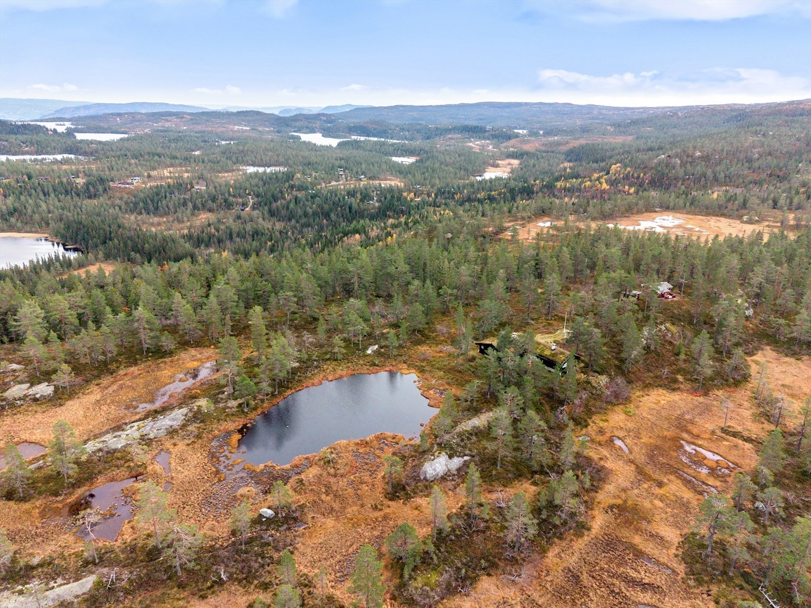 Da er denne sjarmerende hytta midt i hjertet av Blefjell akkurat det du leter etter. Galleribilde