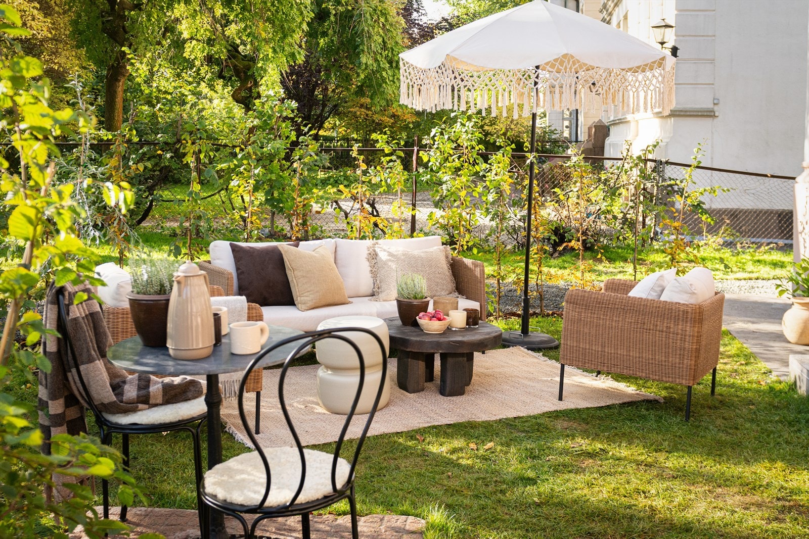 Leilighet A får sin uteplass utenfor stuen - Uteplassen er på ca. 24 m² Galleribilde