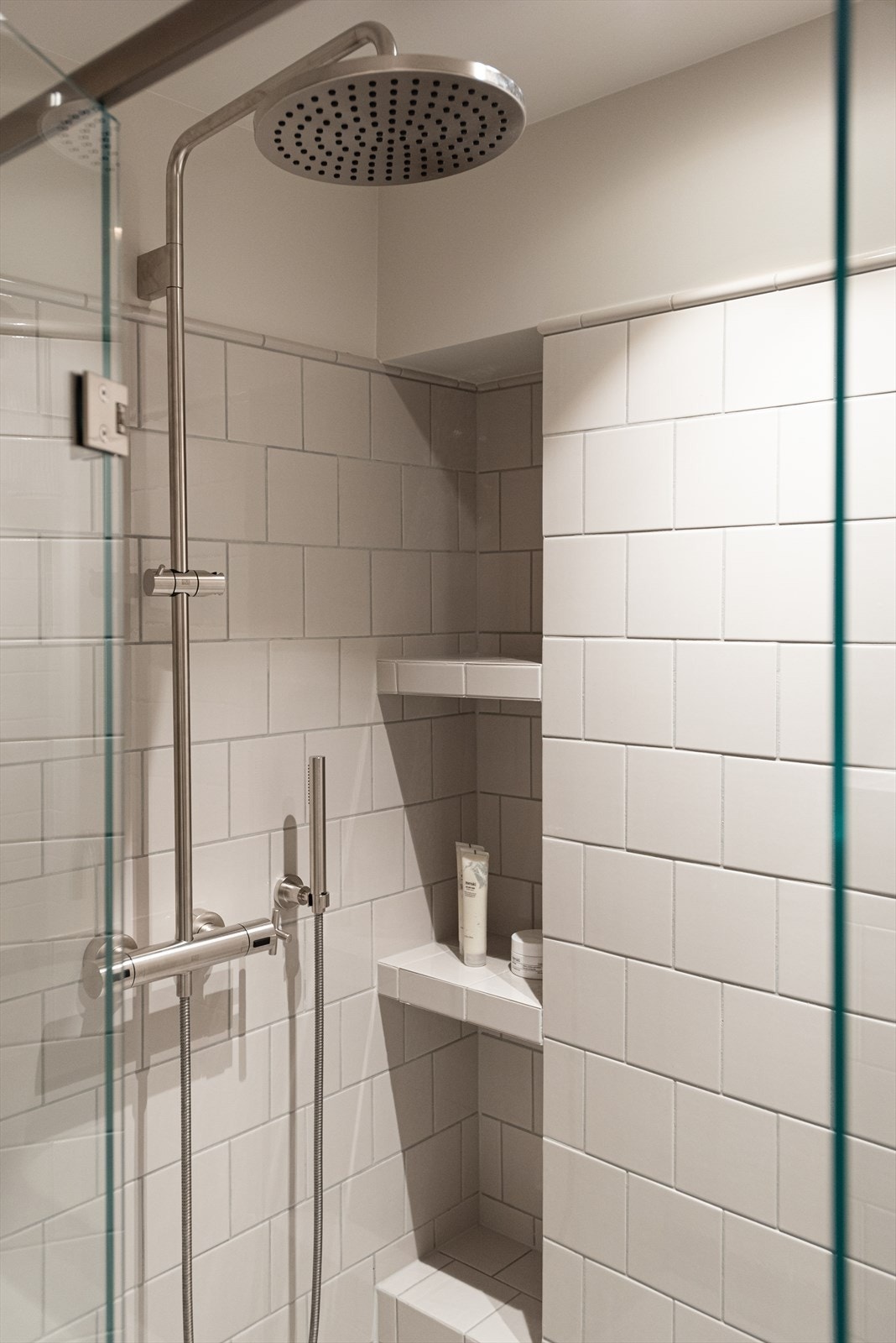 Lekre fliser av type Evolution Gris Chiaro 15×15 Galleribilde