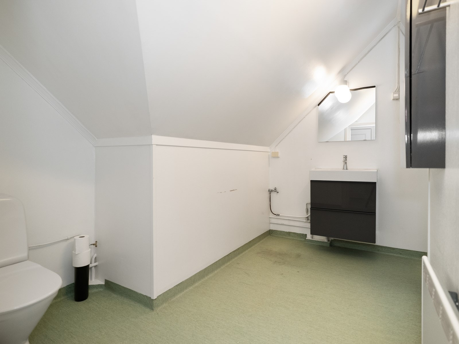 Det er opplegg for vaskemaskin på badet Galleribilde