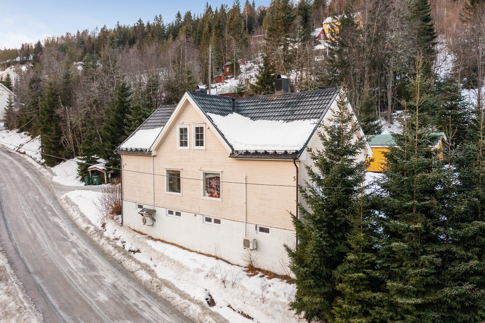 Heimdal Eiendomsmegling v/Vegard Melås Jørgensen ønsker velkommen til Løkkenbakkan 3 Galleribilde