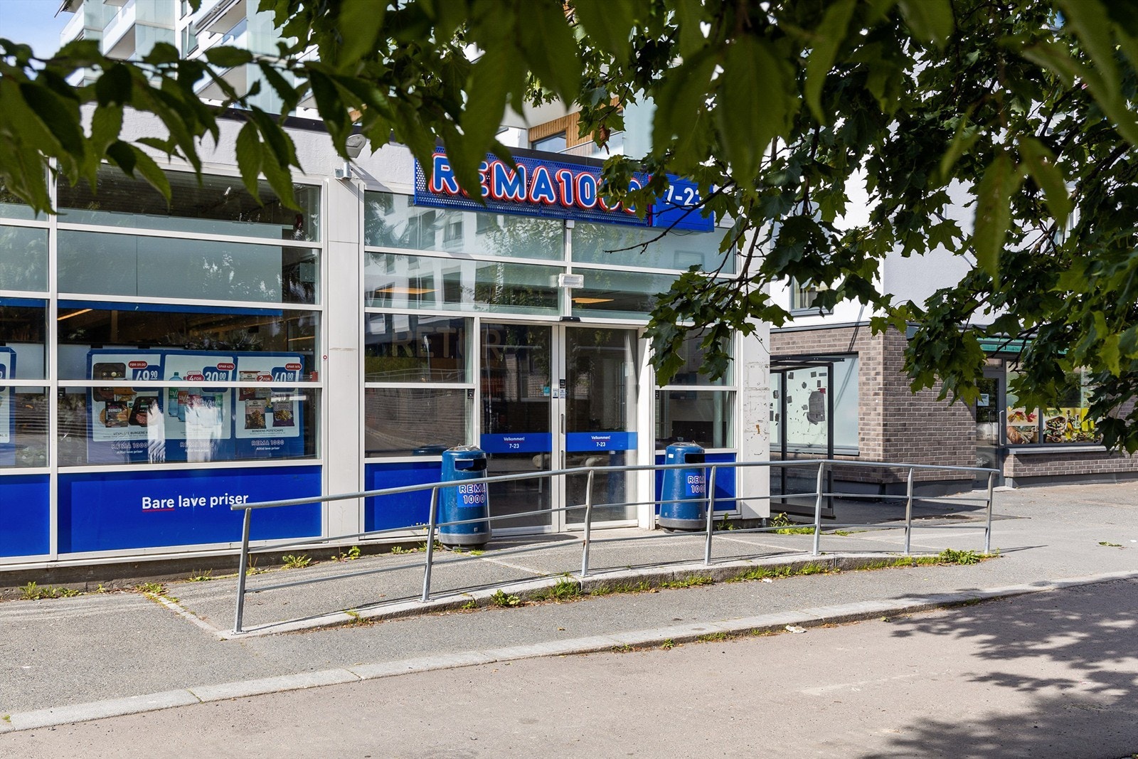 Kort vei til butikken! Rema 1000 er nærmeste nabo. Galleribilde