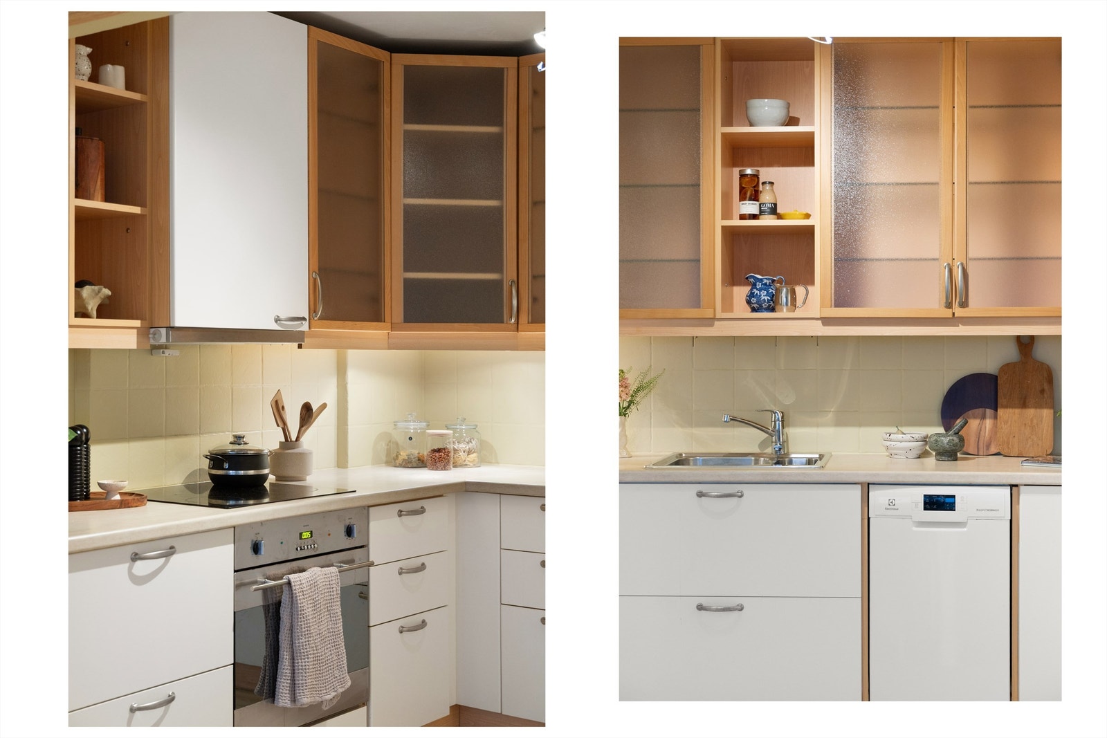 Kjøkkeninnredningen er fra Comprex, med glatte fronter i underskapene og overskap i glass. Laminert benkeplate og belysning under overskapene gir et stilrent uttrykk. Galleribilde