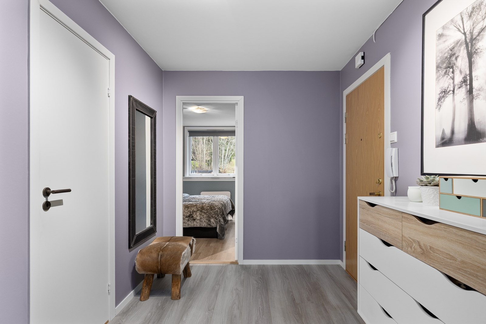 i gangen er det mulighet for flere garderobeløsninger Galleribilde