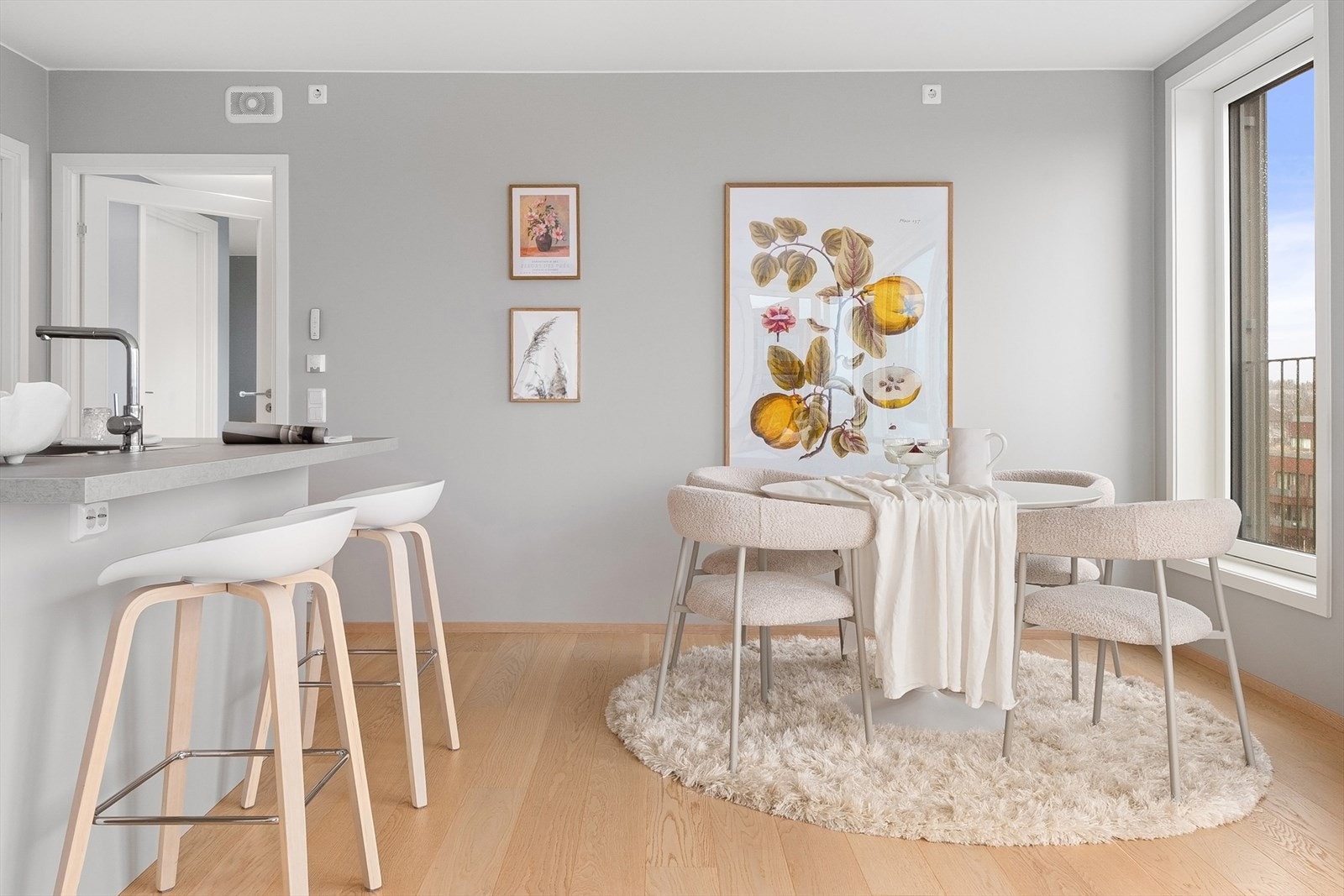 God avsatt plass for spisebord. Galleribilde