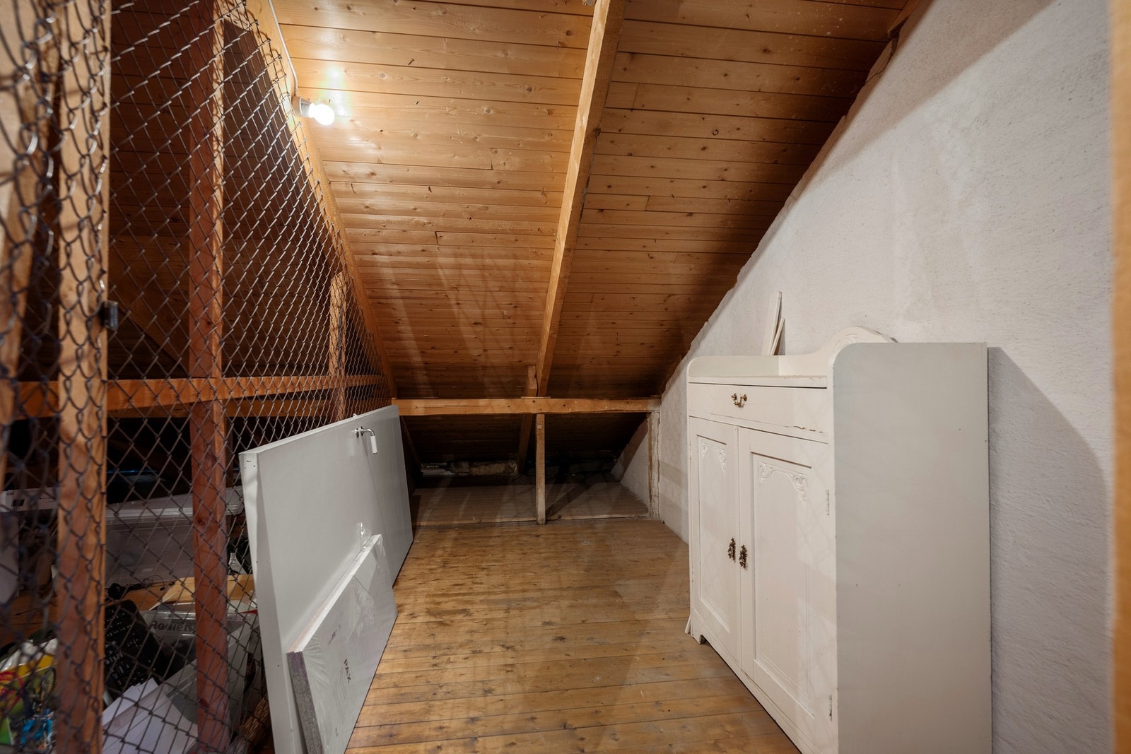 Det finnes også en bod på loftet som gir ekstra mye lagringsplass! Galleribilde