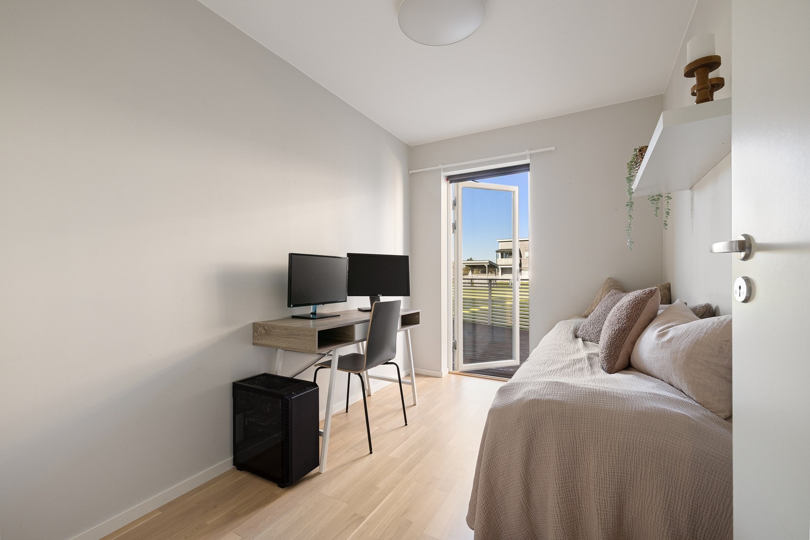 Fra dette soverommet er markterrassen tilgjengelig. Galleribilde