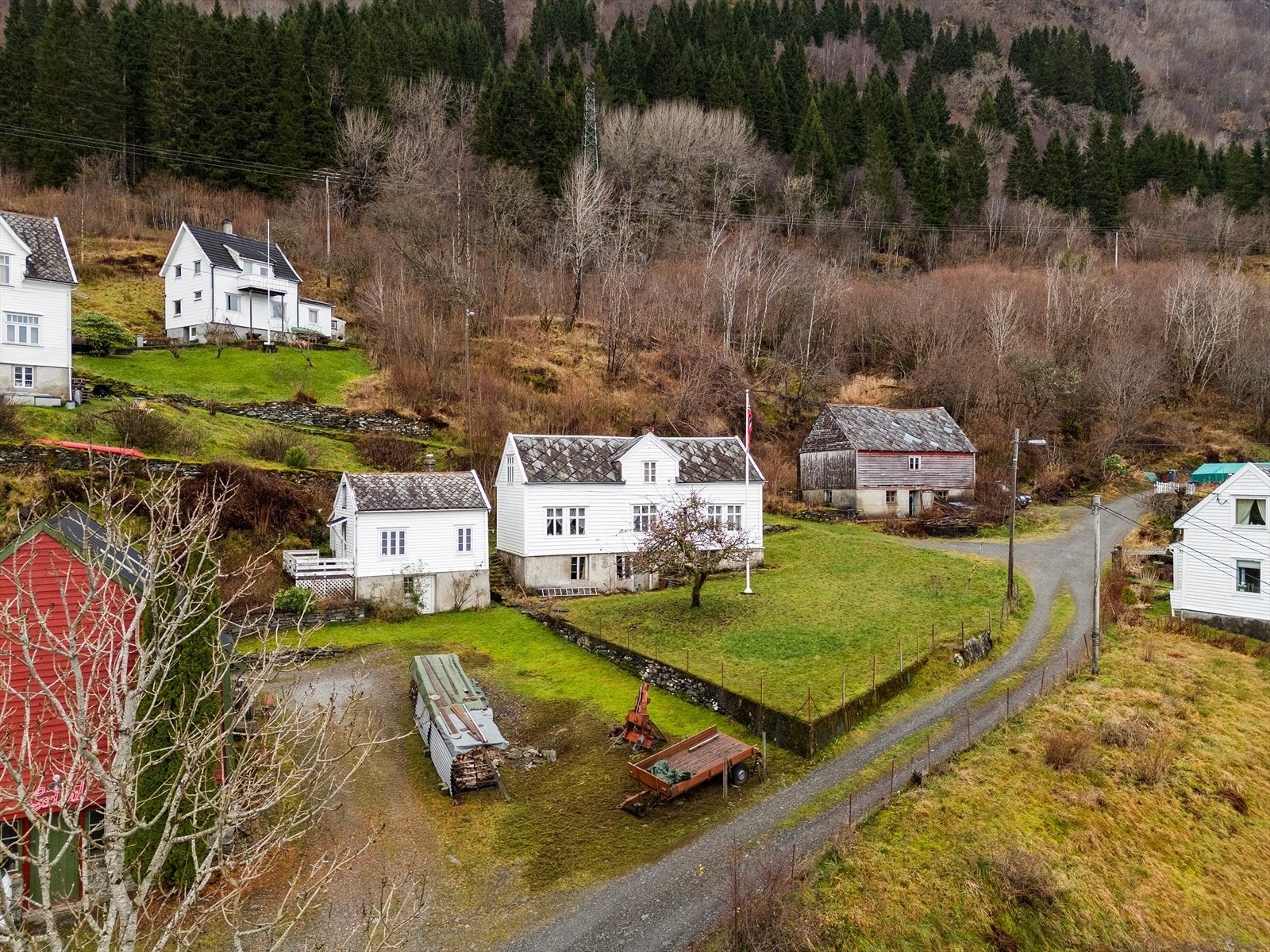 Området byr på flotte turmuligheter og kort avstand til sjøen, som legger til rette for en aktiv livsstil i naturskjønne omgivelser. Galleribilde